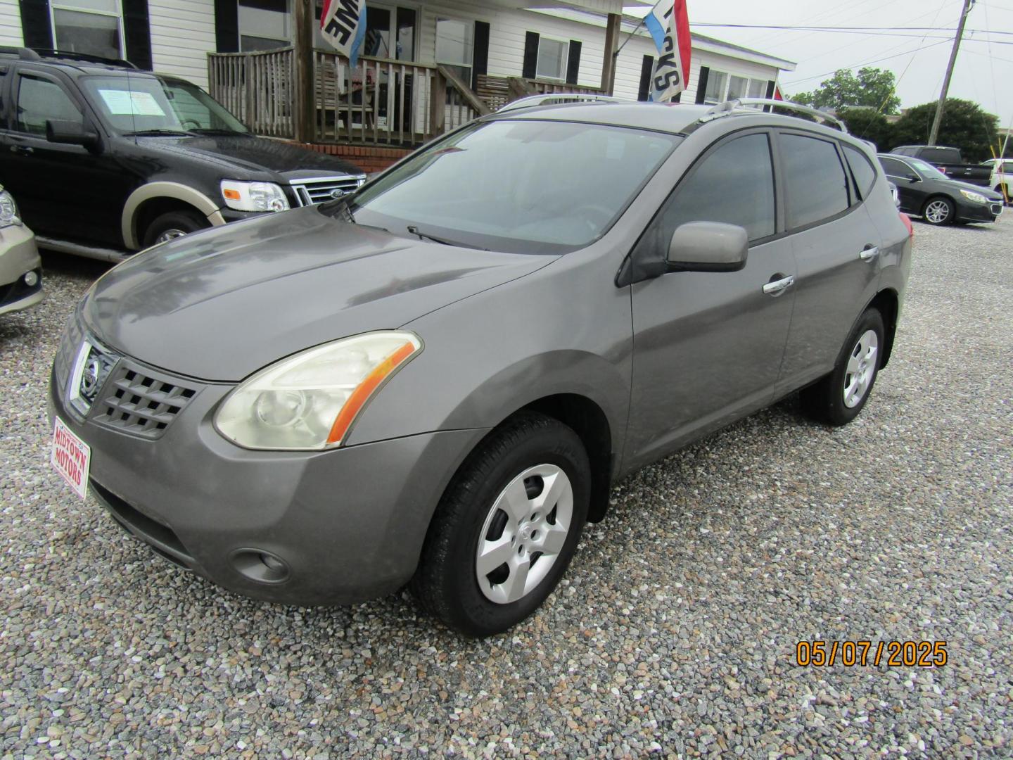 2010 Gray Nissan Rogue S 2WD (JN8AS5MT2AW) with an 2.5L L4 DOHC 16V engine, CVT transmission, located at 15016 S Hwy 231, Midland City, AL, 36350, (334) 983-3001, 31.306210, -85.495277 - Photo#2