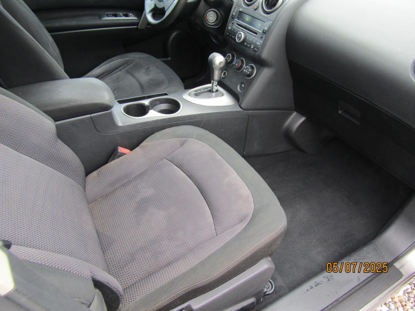 2010 Gray Nissan Rogue S 2WD (JN8AS5MT2AW) with an 2.5L L4 DOHC 16V engine, CVT transmission, located at 15016 S Hwy 231, Midland City, AL, 36350, (334) 983-3001, 31.306210, -85.495277 - Photo#9