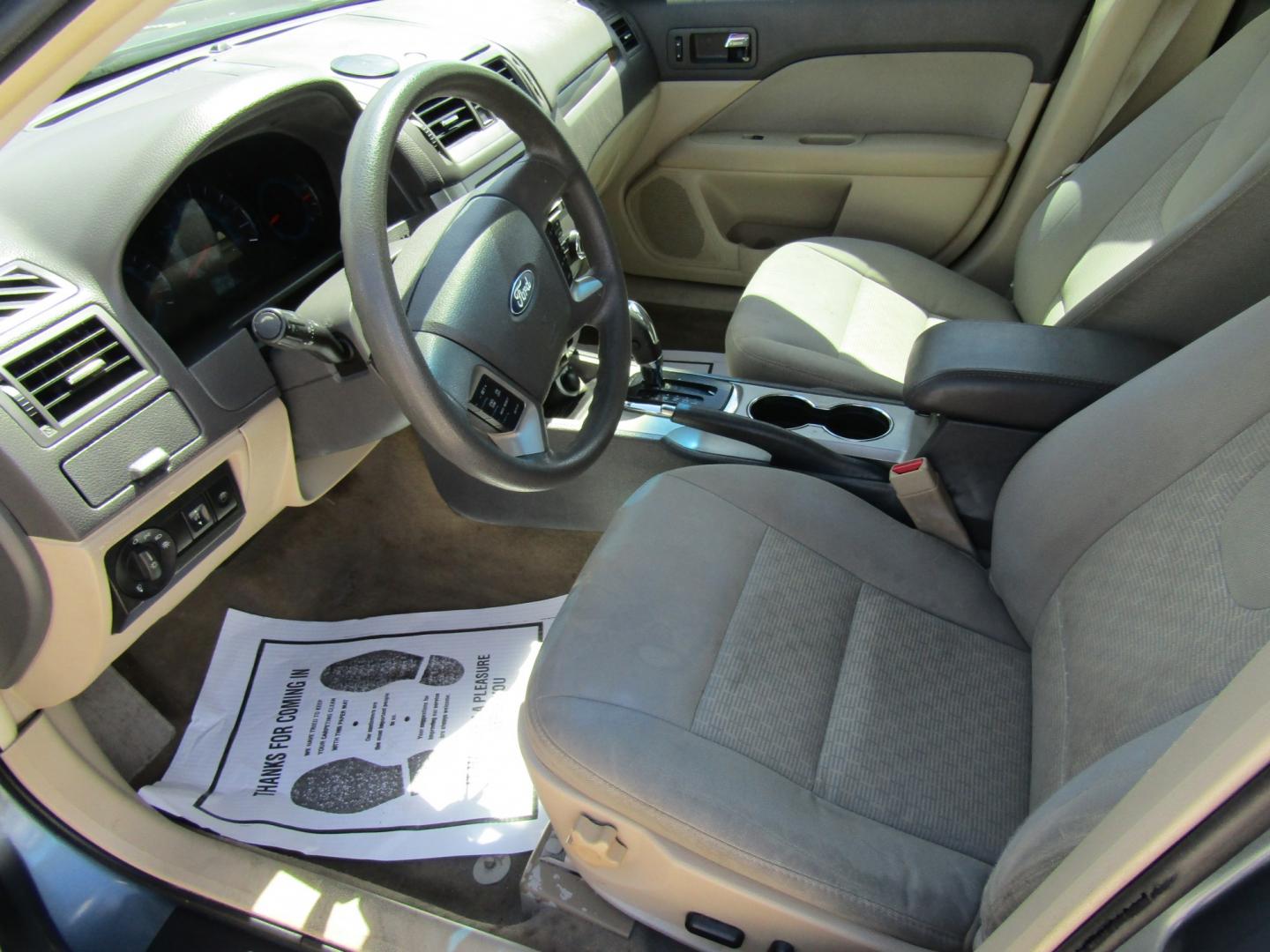 2011 Blue /TAN Ford Fusion I4 SE (3FAHP0HA9BR) with an 2.5L L4 DOHC 16V engine, Automatic transmission, located at 15016 S Hwy 231, Midland City, AL, 36350, (334) 983-3001, 31.306210, -85.495277- Photo#3