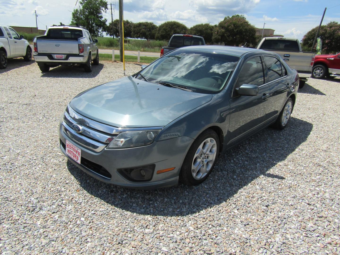 2011 Blue /TAN Ford Fusion I4 SE (3FAHP0HA9BR) with an 2.5L L4 DOHC 16V engine, Automatic transmission, located at 15016 S Hwy 231, Midland City, AL, 36350, (334) 983-3001, 31.306210, -85.495277- Photo#2