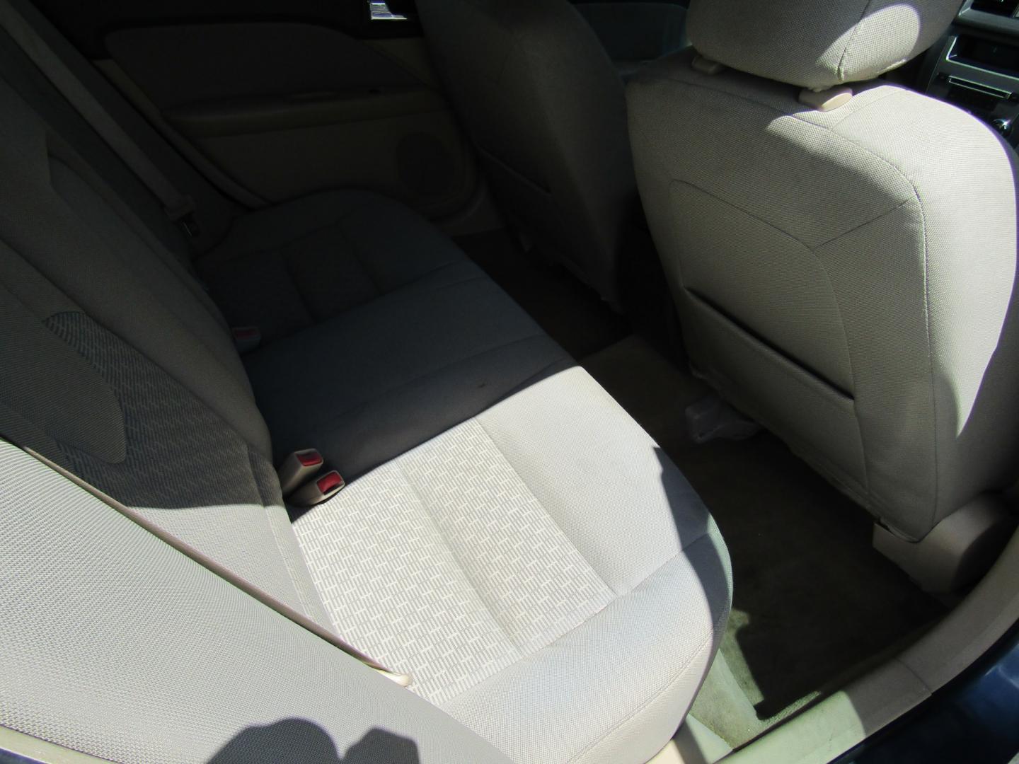 2011 Blue /TAN Ford Fusion I4 SE (3FAHP0HA9BR) with an 2.5L L4 DOHC 16V engine, Automatic transmission, located at 15016 S Hwy 231, Midland City, AL, 36350, (334) 983-3001, 31.306210, -85.495277- Photo#8