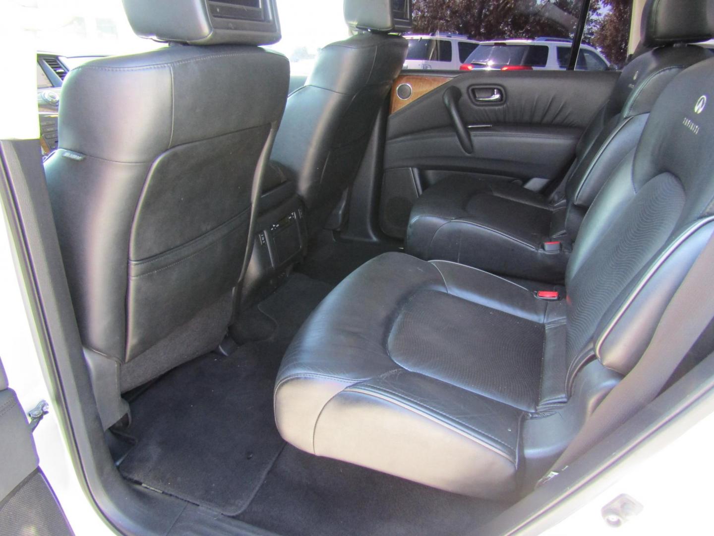 2012 Silver /Black Infiniti QX56 2WD (JN8AZ2NF5C9) with an 5.6L V8 DOHC 32V engine, Automatic transmission, located at 15016 S Hwy 231, Midland City, AL, 36350, (334) 983-3001, 31.306210, -85.495277 - Photo#4