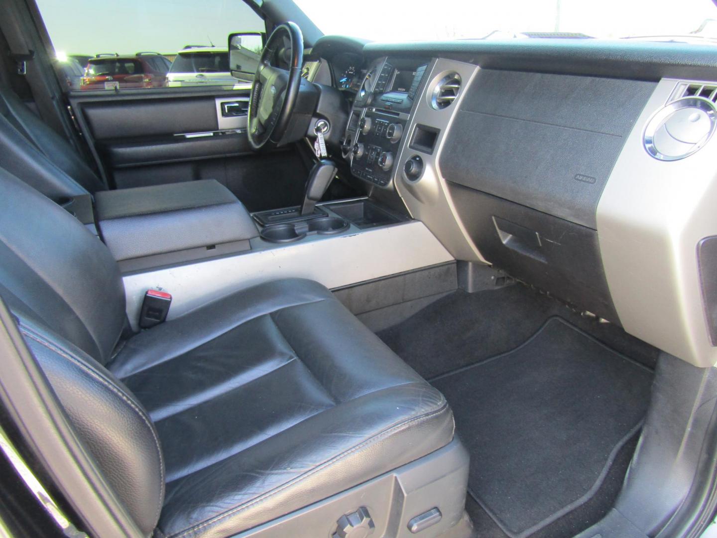 2015 Black /Black Ford Expedition King Ranch 2WD (1FMJU1HT7FE) with an 3.5L V6 DOHC 24V FFV engine, Automatic transmission, located at 15016 S Hwy 231, Midland City, AL, 36350, (334) 983-3001, 31.306210, -85.495277 - Photo#8