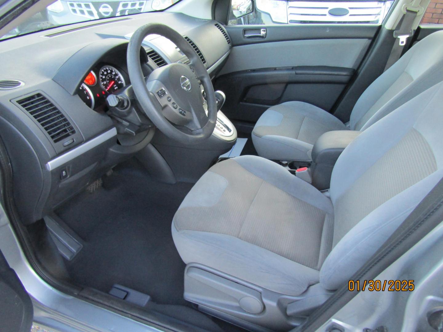 2010 Silver /Gray Honda Civic DX-VP Sedan 5-Speed AT (19XFA1F38AE) with an 1.8L L4 SOHC 16V engine, Automatic transmission, located at 15016 S Hwy 231, Midland City, AL, 36350, (334) 983-3001, 31.306210, -85.495277 - Photo#3