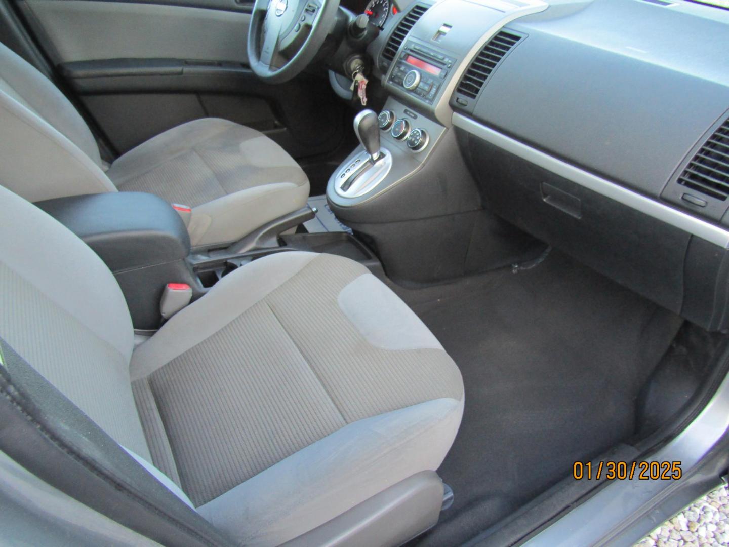 2010 Silver /Gray Honda Civic DX-VP Sedan 5-Speed AT (19XFA1F38AE) with an 1.8L L4 SOHC 16V engine, Automatic transmission, located at 15016 S Hwy 231, Midland City, AL, 36350, (334) 983-3001, 31.306210, -85.495277 - Photo#9