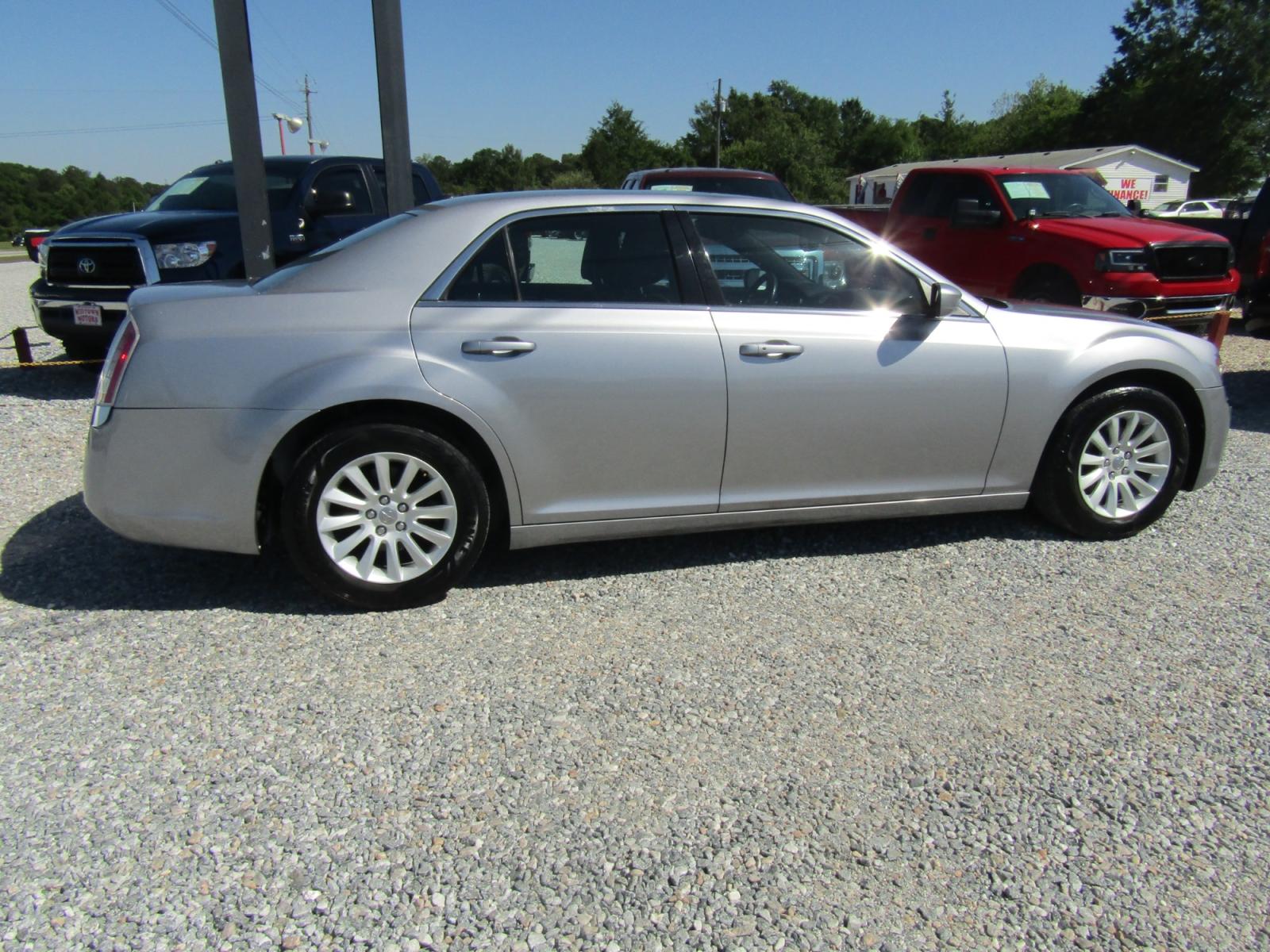 2014 Silver Chrysler 300 RWD (2C3CCAAG7EH) with an 3.6L V6 SOHC 24V engine, Automatic transmission, located at 15016 S Hwy 231, Midland City, AL, 36350, (334) 983-3001, 31.306210, -85.495277 - Photo #6
