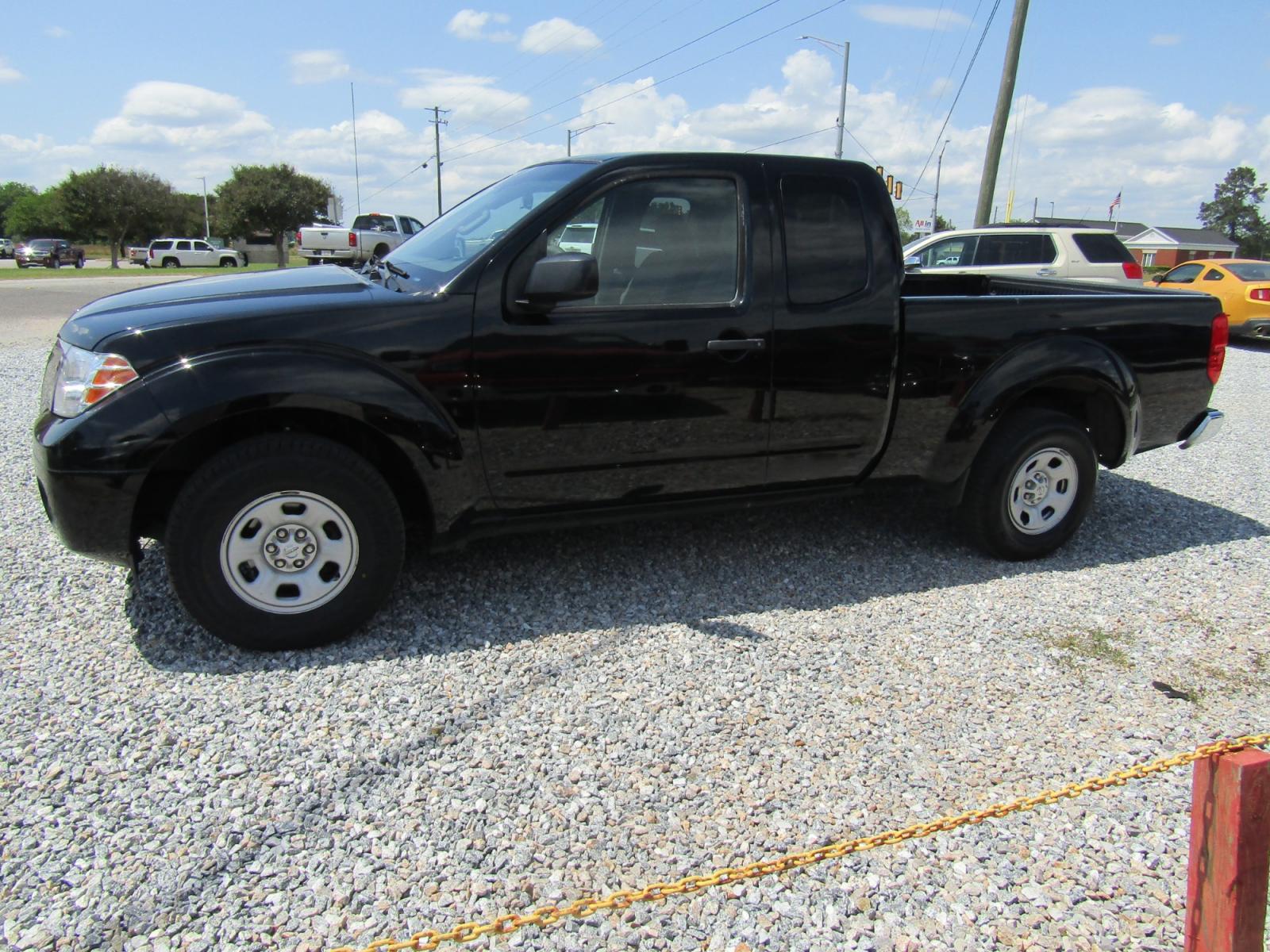 2014 Black Nissan Frontier SV King Cab I4 5MT 2WD (1N6BD0CT2EN) with an 2.5L L4 DOHC 16V engine, Automatic transmission, located at 15016 S Hwy 231, Midland City, AL, 36350, (334) 983-3001, 31.306210, -85.495277 - Photo #2