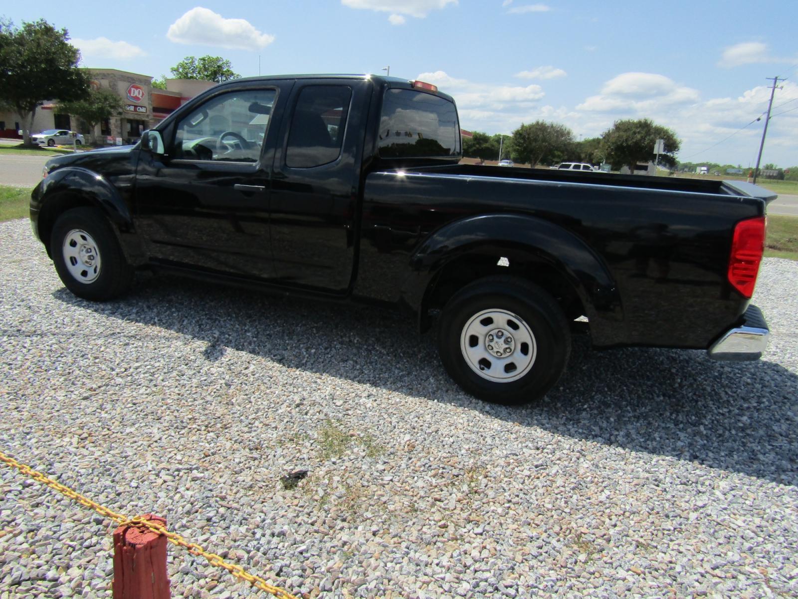 2014 Black Nissan Frontier SV King Cab I4 5MT 2WD (1N6BD0CT2EN) with an 2.5L L4 DOHC 16V engine, Automatic transmission, located at 15016 S Hwy 231, Midland City, AL, 36350, (334) 983-3001, 31.306210, -85.495277 - Photo #5
