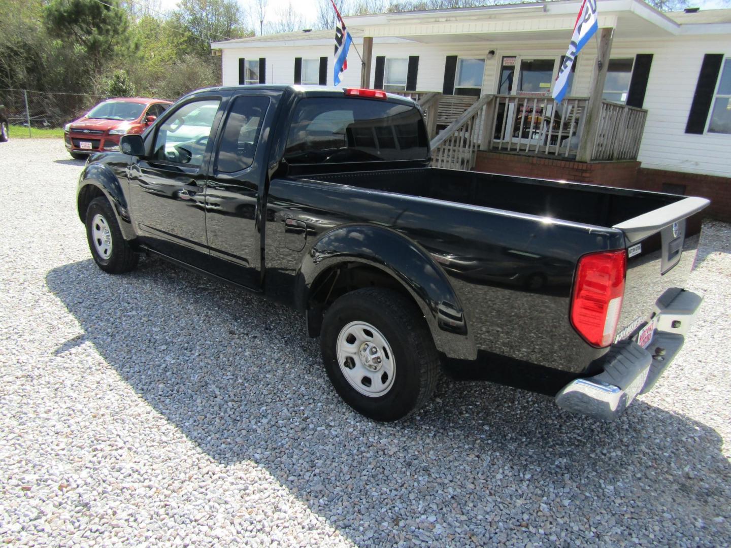 2014 Black Nissan Frontier SV King Cab I4 5MT 2WD (1N6BD0CT2EN) with an 2.5L L4 DOHC 16V engine, Automatic transmission, located at 15016 S Hwy 231, Midland City, AL, 36350, (334) 983-3001, 31.306210, -85.495277 - Photo#5