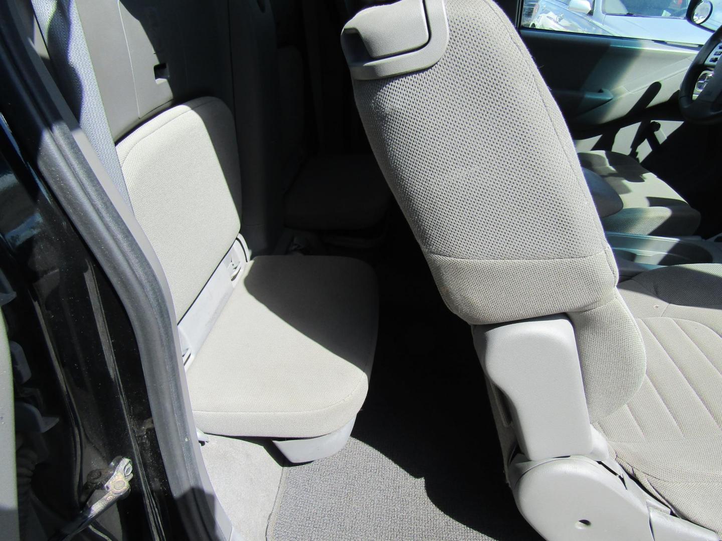 2014 Black Nissan Frontier SV King Cab I4 5MT 2WD (1N6BD0CT2EN) with an 2.5L L4 DOHC 16V engine, Automatic transmission, located at 15016 S Hwy 231, Midland City, AL, 36350, (334) 983-3001, 31.306210, -85.495277 - Photo#8