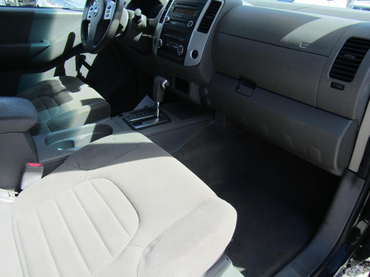 2014 Black Nissan Frontier SV King Cab I4 5MT 2WD (1N6BD0CT2EN) with an 2.5L L4 DOHC 16V engine, Automatic transmission, located at 15016 S Hwy 231, Midland City, AL, 36350, (334) 983-3001, 31.306210, -85.495277 - Photo#9