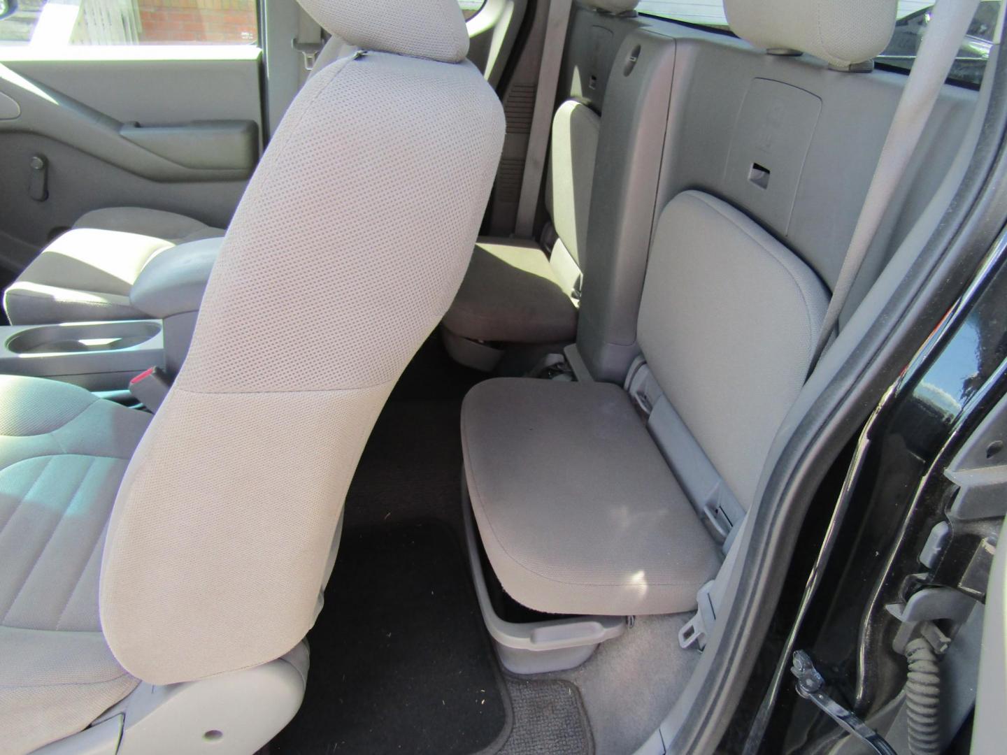 2014 Black Nissan Frontier SV King Cab I4 5MT 2WD (1N6BD0CT2EN) with an 2.5L L4 DOHC 16V engine, Automatic transmission, located at 15016 S Hwy 231, Midland City, AL, 36350, (334) 983-3001, 31.306210, -85.495277 - Photo#4