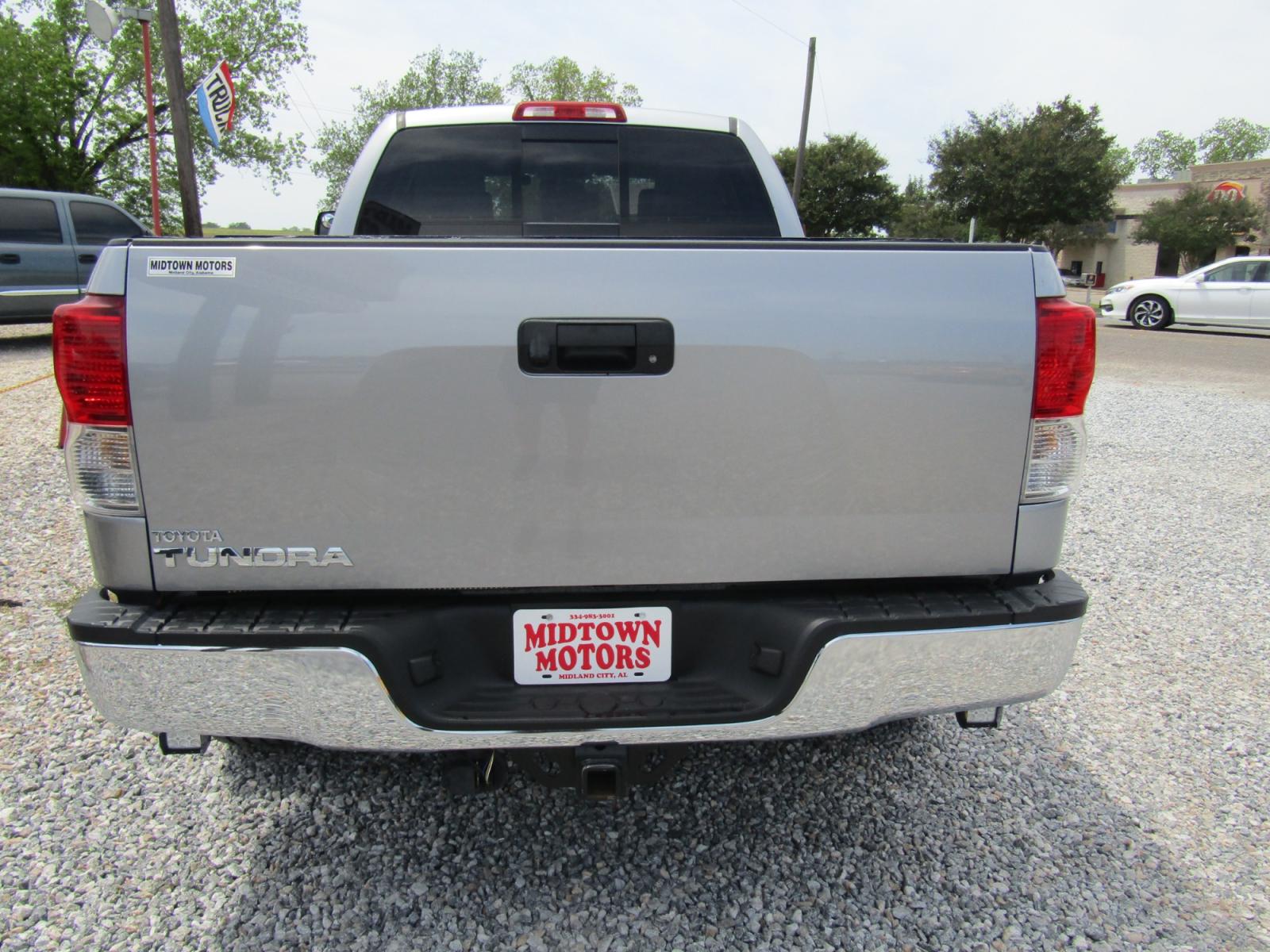 2012 Silver Toyota Tundra Tundra-Grade 5.7L Double Cab 2WD (5TFRY5F10CX) with an 5.7L V8 DOHC 32V engine, Automatic transmission, located at 15016 S Hwy 231, Midland City, AL, 36350, (334) 983-3001, 31.306210, -85.495277 - Photo #6