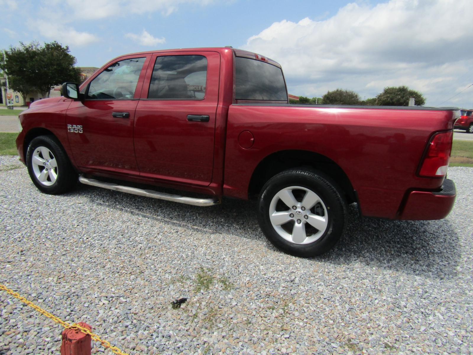 2014 Red RAM 1500 Tradesman/Express Crew Cab SWB 2WD (1C6RR6KGXES) with an 3.6L V6 DOHC 24V FFV engine, Automatic transmission, located at 15016 S Hwy 231, Midland City, AL, 36350, (334) 983-3001, 31.306210, -85.495277 - Photo #5