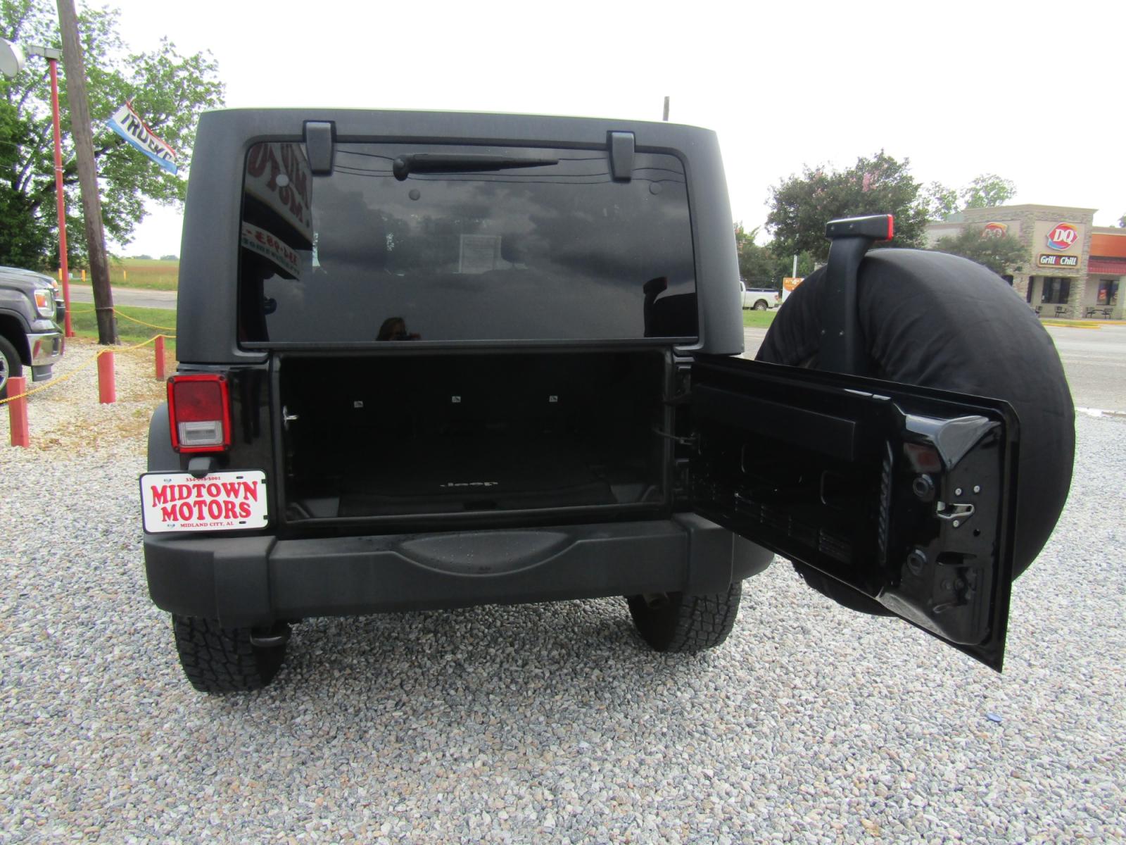 2012 Black /Black Jeep Wrangler Unlimited Sport 4WD (1C4BJWDG4CL) with an 3.6L V6 DOHC 24V FFV engine, Automatic transmission, located at 15016 S Hwy 231, Midland City, AL, 36350, (334) 983-3001, 31.306210, -85.495277 - Photo #7
