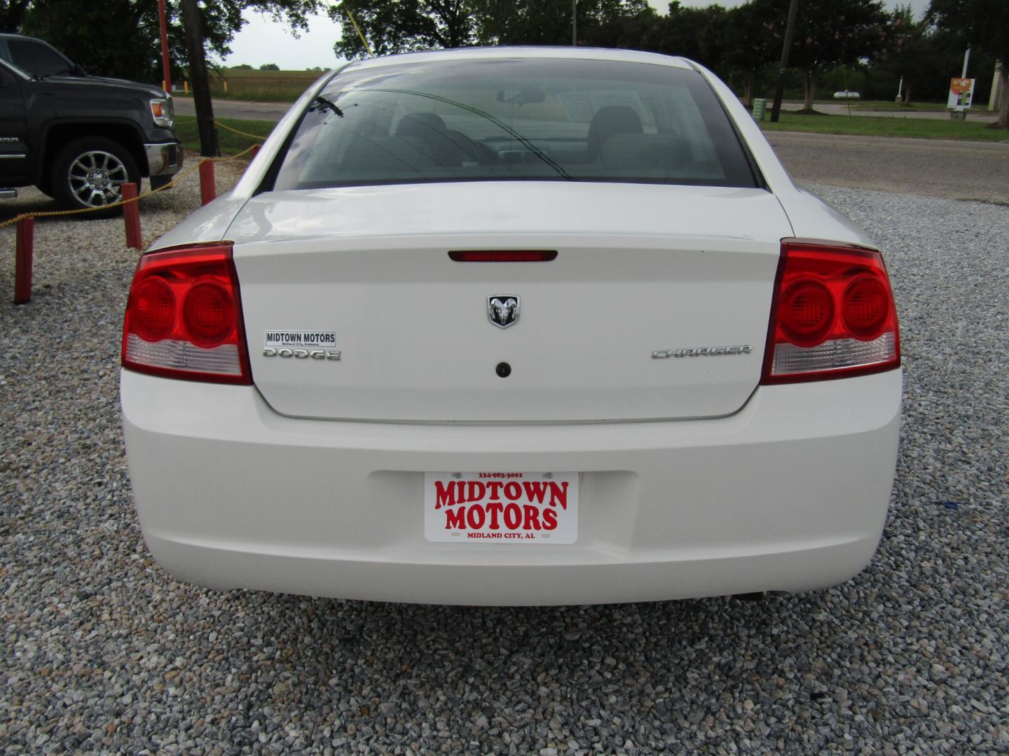 2009 White /Black Dodge Charger SE (2B3KA43D79H) with an 2.7L V6 DOHC 24V engine, Automatic transmission, located at 15016 S Hwy 231, Midland City, AL, 36350, (334) 983-3001, 31.306210, -85.495277 - Photo#6
