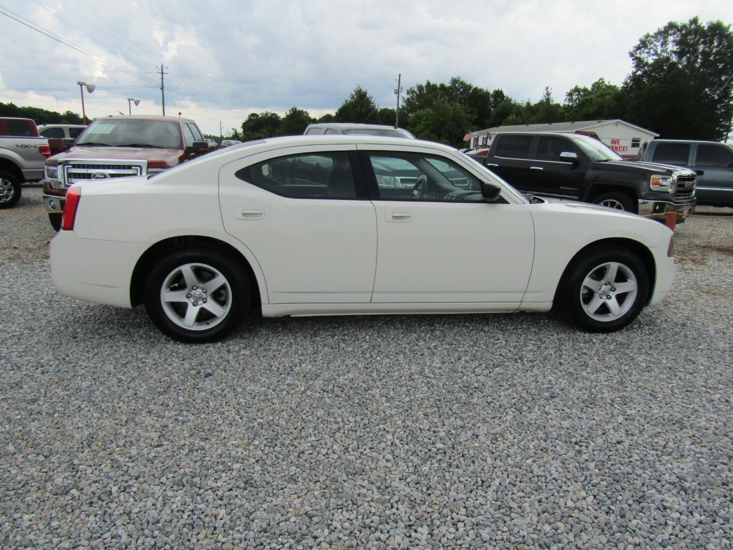 2009 White /Black Dodge Charger SE (2B3KA43D79H) with an 2.7L V6 DOHC 24V engine, Automatic transmission, located at 15016 S Hwy 231, Midland City, AL, 36350, (334) 983-3001, 31.306210, -85.495277 - Photo#7
