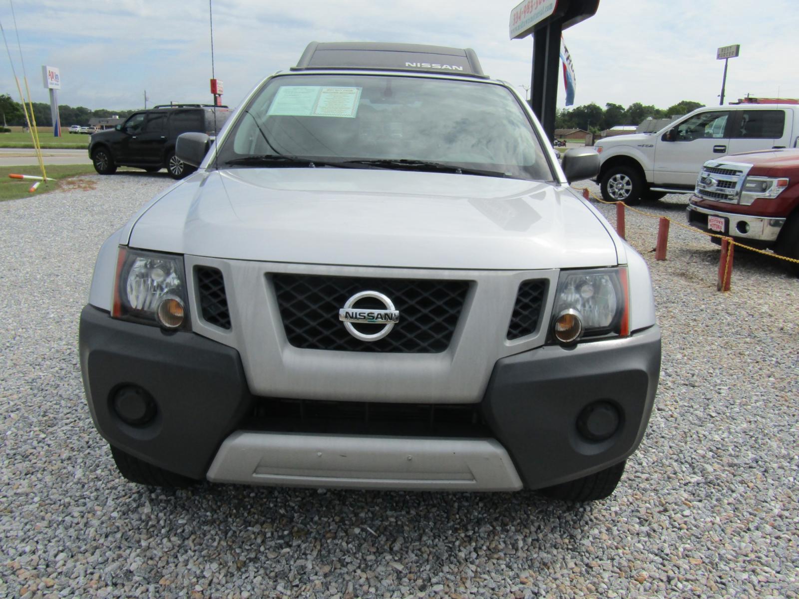 2012 Silver /Black Nissan Xterra S 2WD (5N1AN0NU7CC) with an 4.0L V6 DOHC 24V engine, Automatic transmission, located at 15016 S Hwy 231, Midland City, AL, 36350, (334) 983-3001, 31.306210, -85.495277 - Photo #1