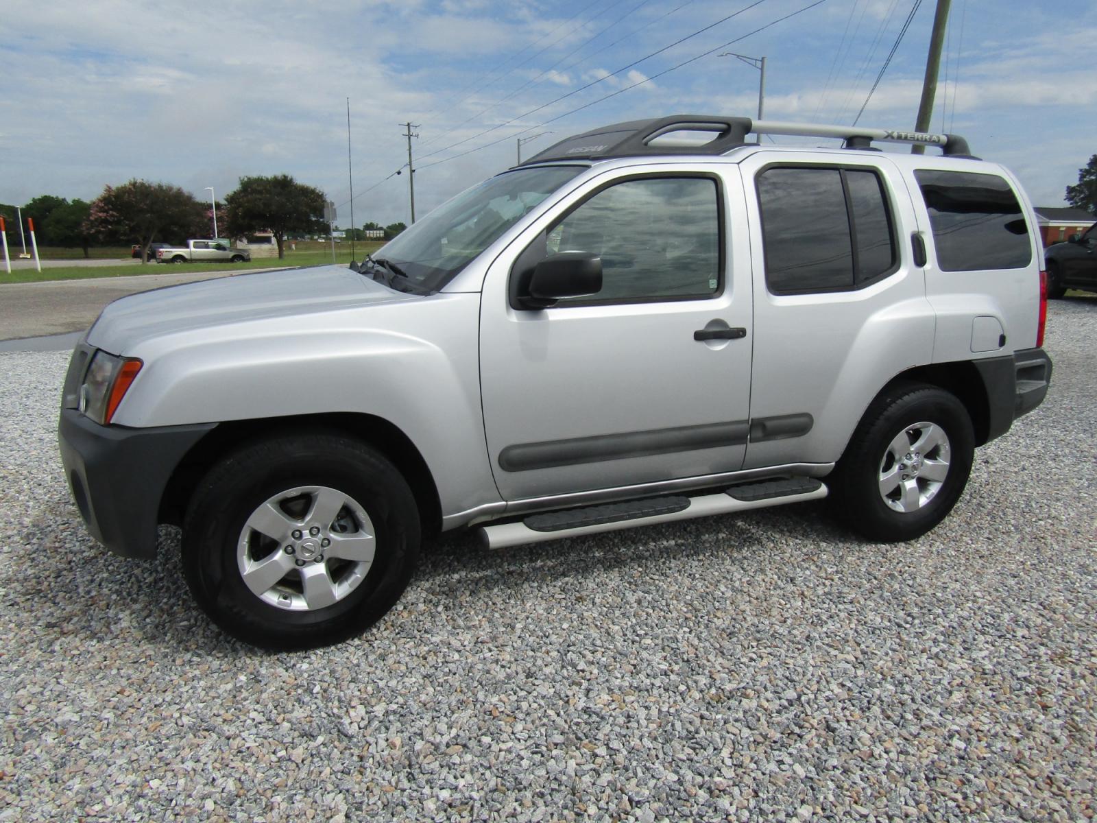 2012 Silver /Black Nissan Xterra S 2WD (5N1AN0NU7CC) with an 4.0L V6 DOHC 24V engine, Automatic transmission, located at 15016 S Hwy 231, Midland City, AL, 36350, (334) 983-3001, 31.306210, -85.495277 - Photo #2