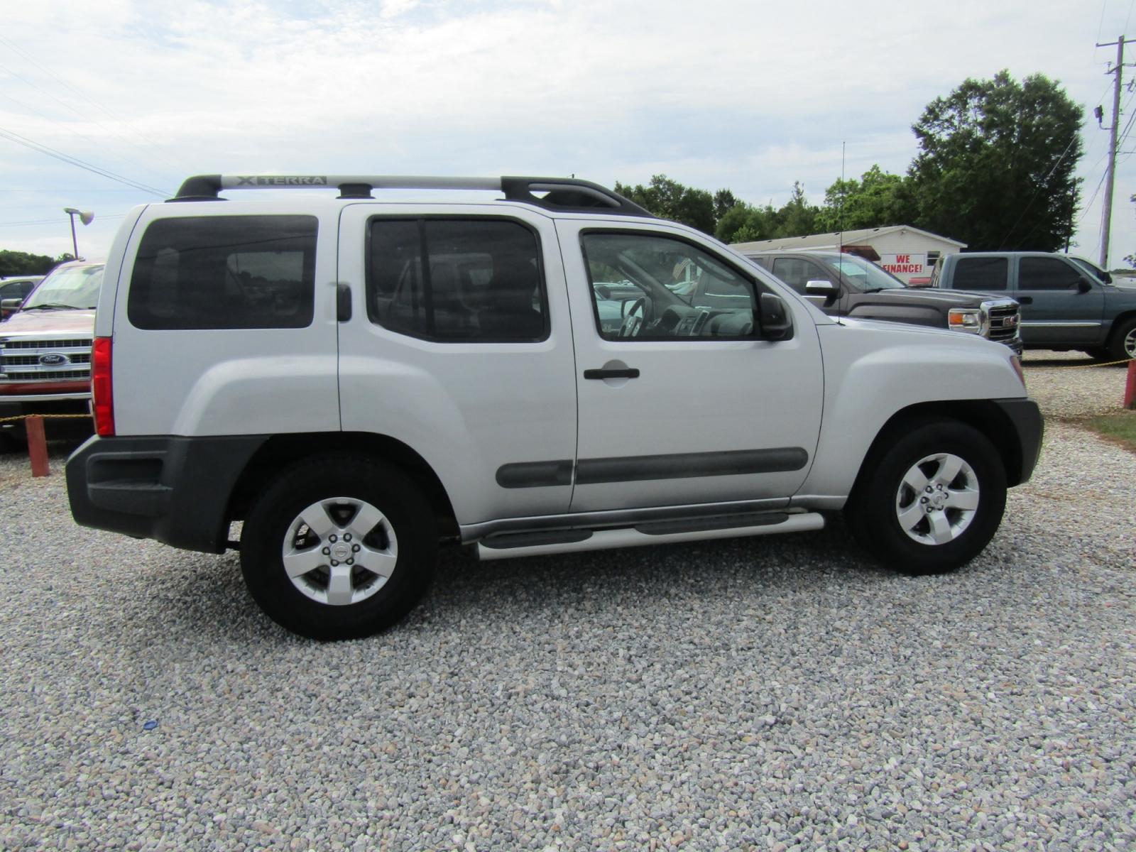 2012 Silver /Black Nissan Xterra S 2WD (5N1AN0NU7CC) with an 4.0L V6 DOHC 24V engine, Automatic transmission, located at 15016 S Hwy 231, Midland City, AL, 36350, (334) 983-3001, 31.306210, -85.495277 - Photo #8