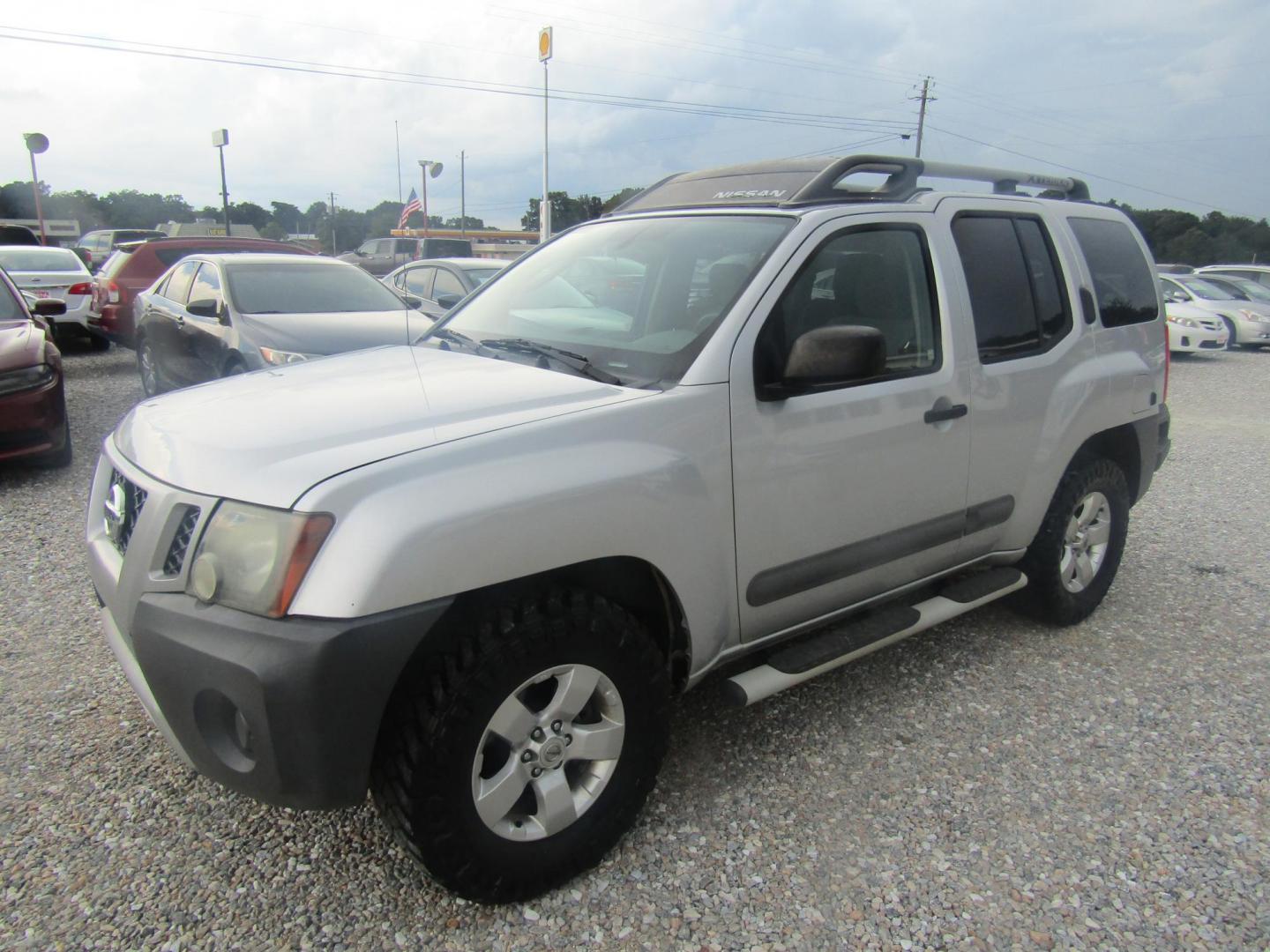2012 Silver /Black Nissan Xterra S 2WD (5N1AN0NU7CC) with an 4.0L V6 DOHC 24V engine, Automatic transmission, located at 15016 S Hwy 231, Midland City, AL, 36350, (334) 983-3001, 31.306210, -85.495277 - Photo#2
