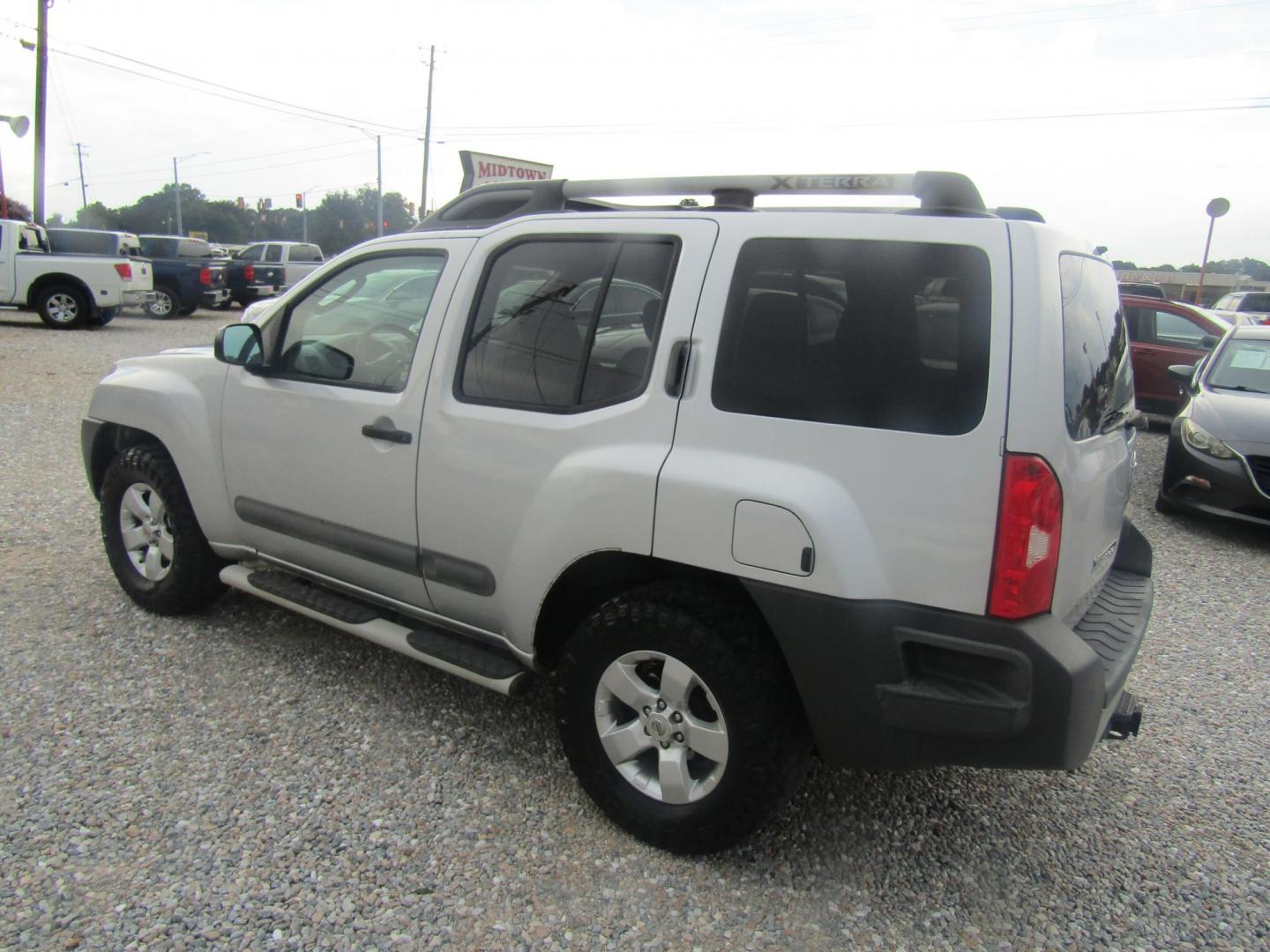2012 Silver /Black Nissan Xterra S 2WD (5N1AN0NU7CC) with an 4.0L V6 DOHC 24V engine, Automatic transmission, located at 15016 S Hwy 231, Midland City, AL, 36350, (334) 983-3001, 31.306210, -85.495277 - Photo#5