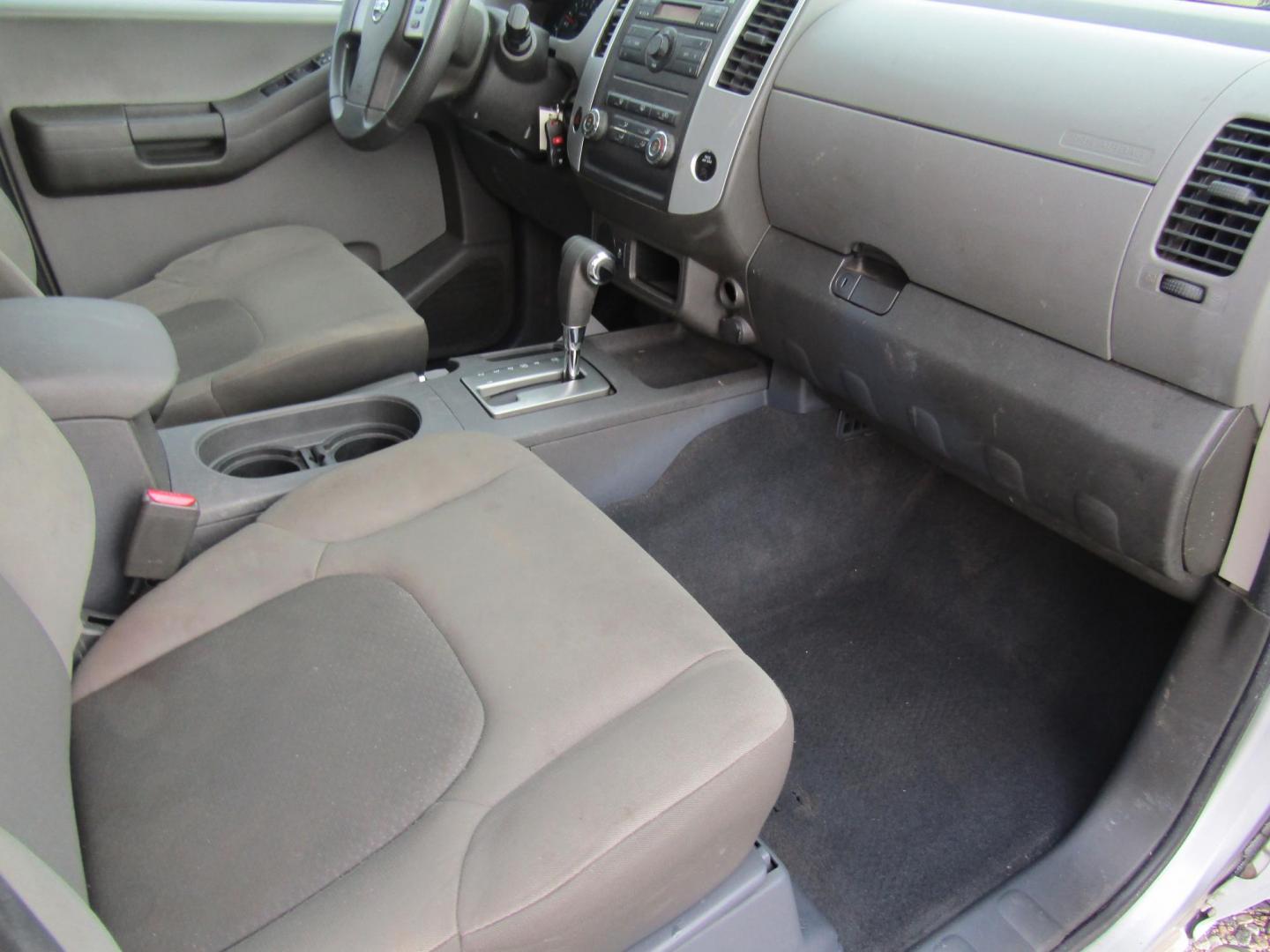 2012 Silver /Black Nissan Xterra S 2WD (5N1AN0NU7CC) with an 4.0L V6 DOHC 24V engine, Automatic transmission, located at 15016 S Hwy 231, Midland City, AL, 36350, (334) 983-3001, 31.306210, -85.495277 - Photo#9