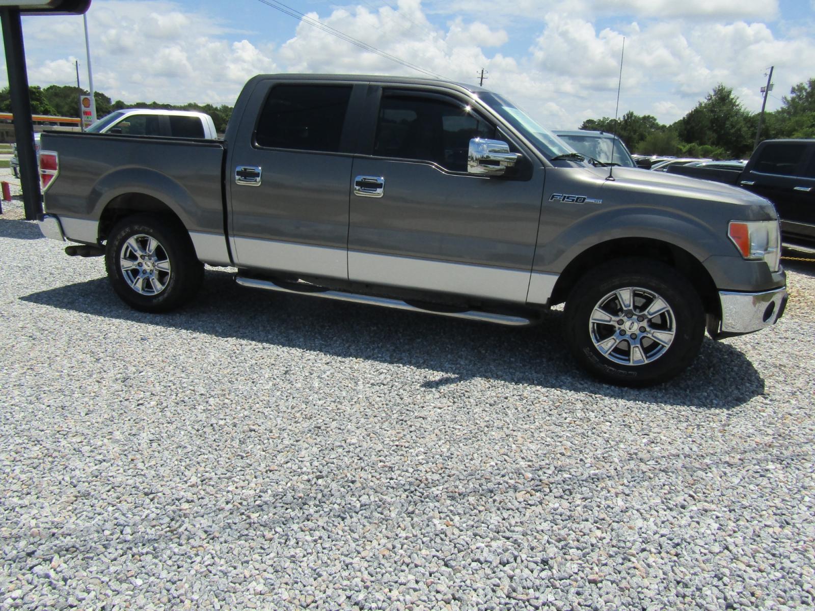 2010 Gray /Gray Ford F-150 Lariat SuperCrew 5.5-ft. Bed 2WD (1FTEW1C83AF) with an 4.6L V8 SOHC 24V engine, Automatic transmission, located at 15016 S Hwy 231, Midland City, AL, 36350, (334) 983-3001, 31.306210, -85.495277 - Photo #0