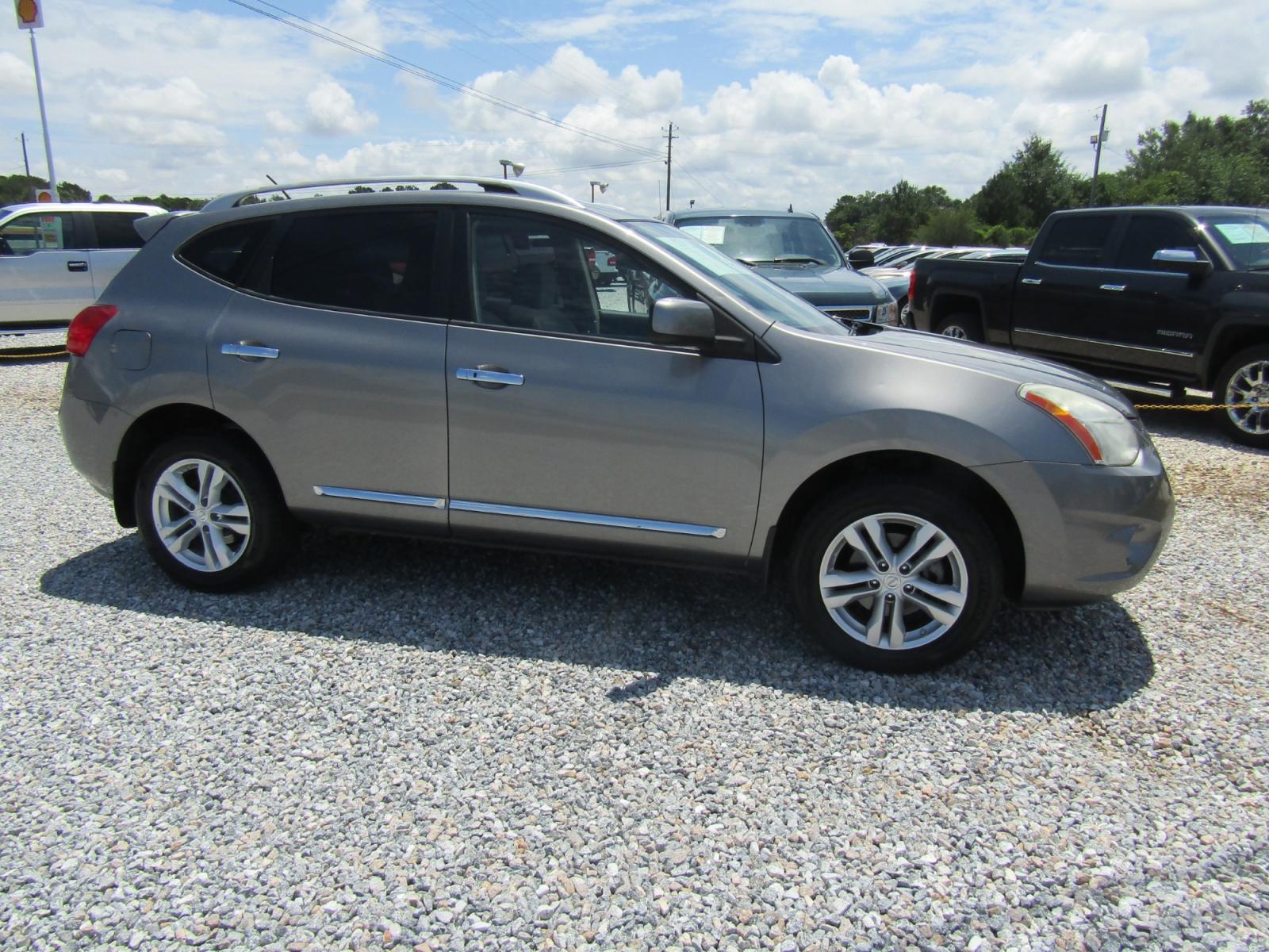 2013 Gray /Gray Nissan Rogue S 2WD (JN8AS5MT2DW) with an 2.5L L4 DOHC 16V engine, Automatic transmission, located at 15016 S Hwy 231, Midland City, AL, 36350, (334) 983-3001, 31.306210, -85.495277 - Photo #0
