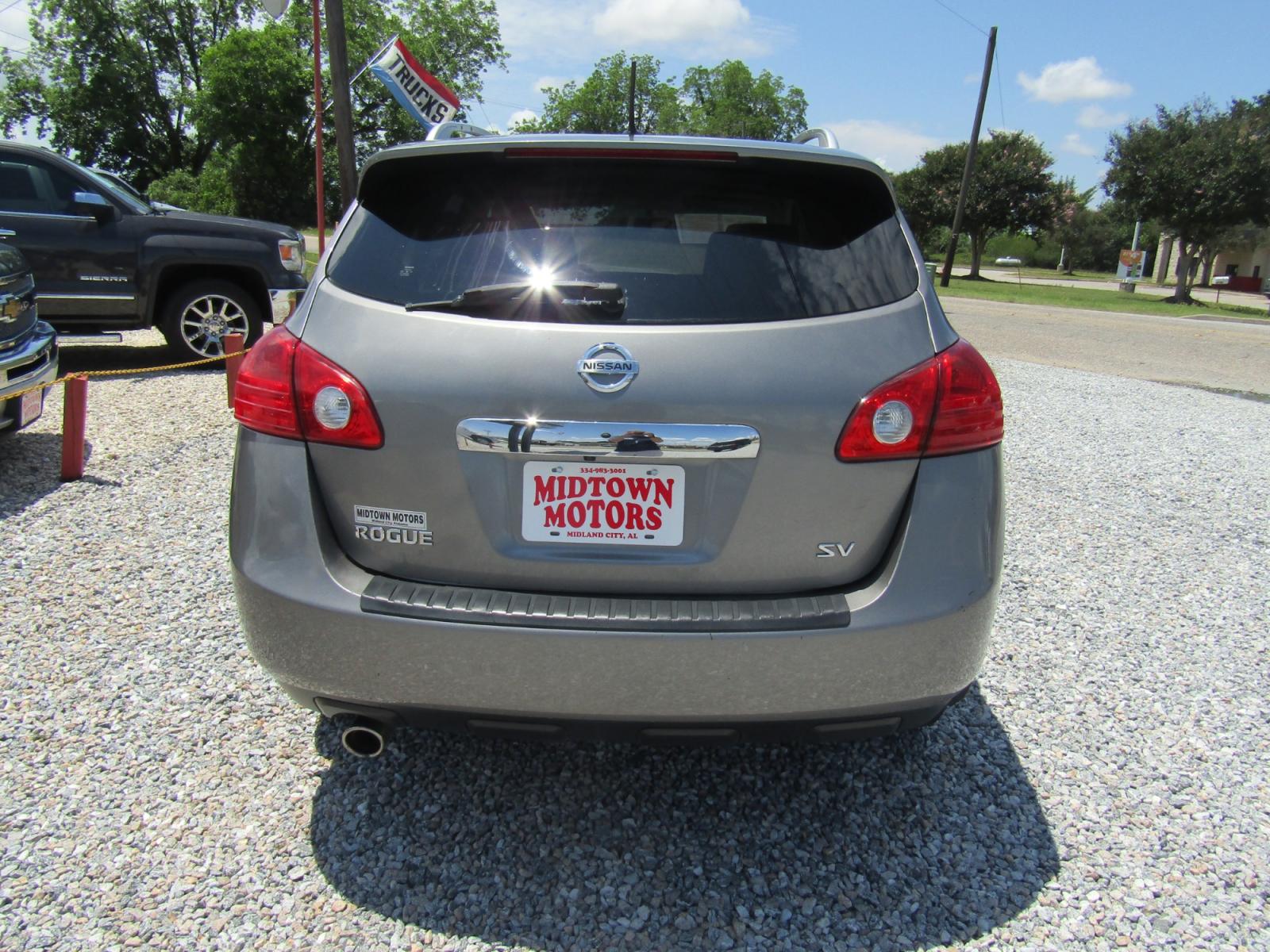 2013 Gray /Gray Nissan Rogue S 2WD (JN8AS5MT2DW) with an 2.5L L4 DOHC 16V engine, Automatic transmission, located at 15016 S Hwy 231, Midland City, AL, 36350, (334) 983-3001, 31.306210, -85.495277 - Photo #6