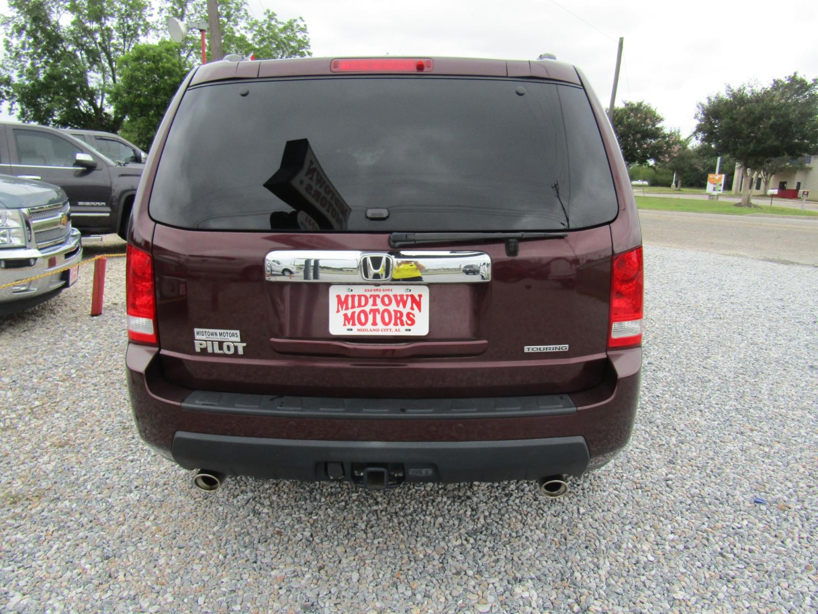 2011 Maroon Honda Pilot Touring 2WD 5-Spd AT with DVD (5FNYF3H96BB) with an 3.5L V6 SOHC 24V engine, Automatic transmission, located at 15016 S Hwy 231, Midland City, AL, 36350, (334) 983-3001, 31.306210, -85.495277 - Photo #6