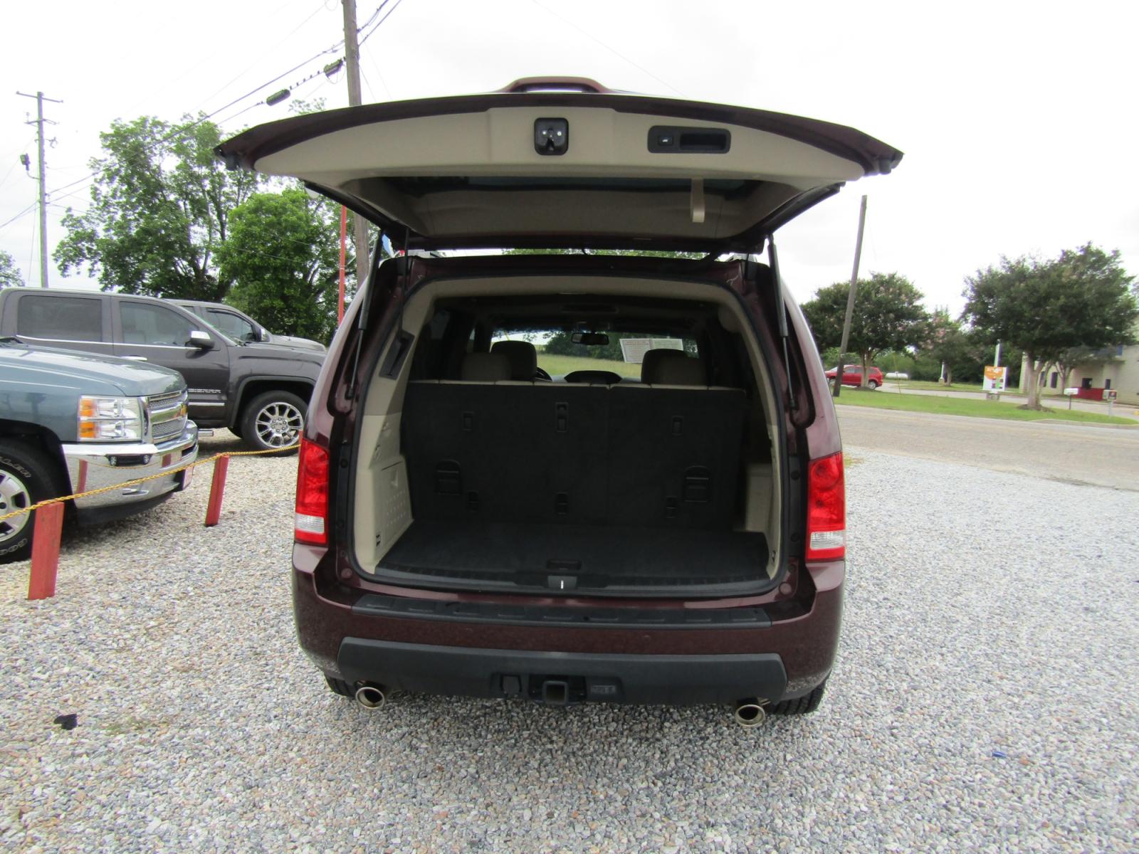 2011 Maroon Honda Pilot Touring 2WD 5-Spd AT with DVD (5FNYF3H96BB) with an 3.5L V6 SOHC 24V engine, Automatic transmission, located at 15016 S Hwy 231, Midland City, AL, 36350, (334) 983-3001, 31.306210, -85.495277 - Photo #7