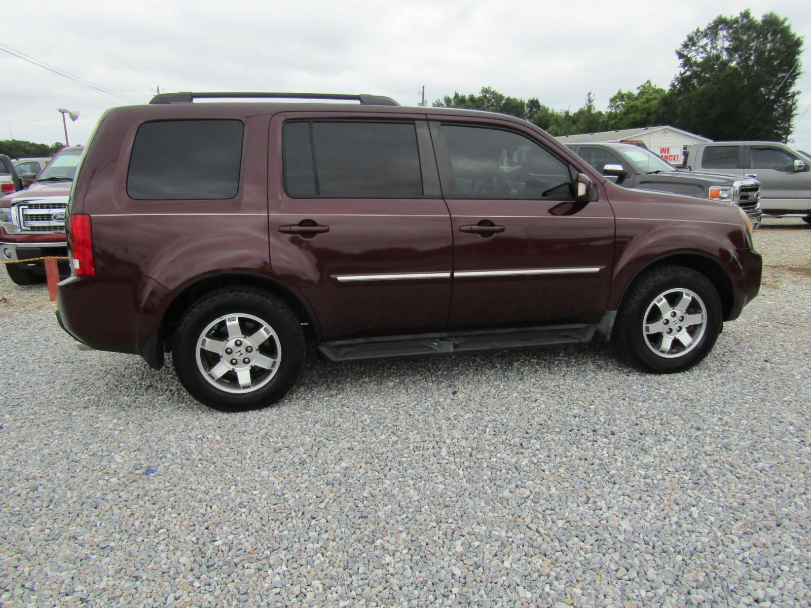2011 Maroon Honda Pilot Touring 2WD 5-Spd AT with DVD (5FNYF3H96BB) with an 3.5L V6 SOHC 24V engine, Automatic transmission, located at 15016 S Hwy 231, Midland City, AL, 36350, (334) 983-3001, 31.306210, -85.495277 - Photo #8