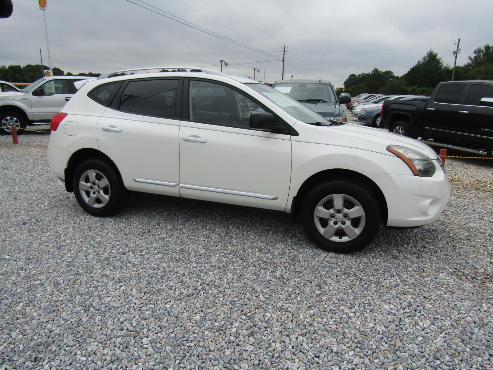 2015 White /Black Nissan Rogue Select S 2WD (JN8AS5MT7FW) with an 2.5L L4 DOHC 16V engine, Automatic transmission, located at 15016 S Hwy 231, Midland City, AL, 36350, (334) 983-3001, 31.306210, -85.495277 - Photo #0