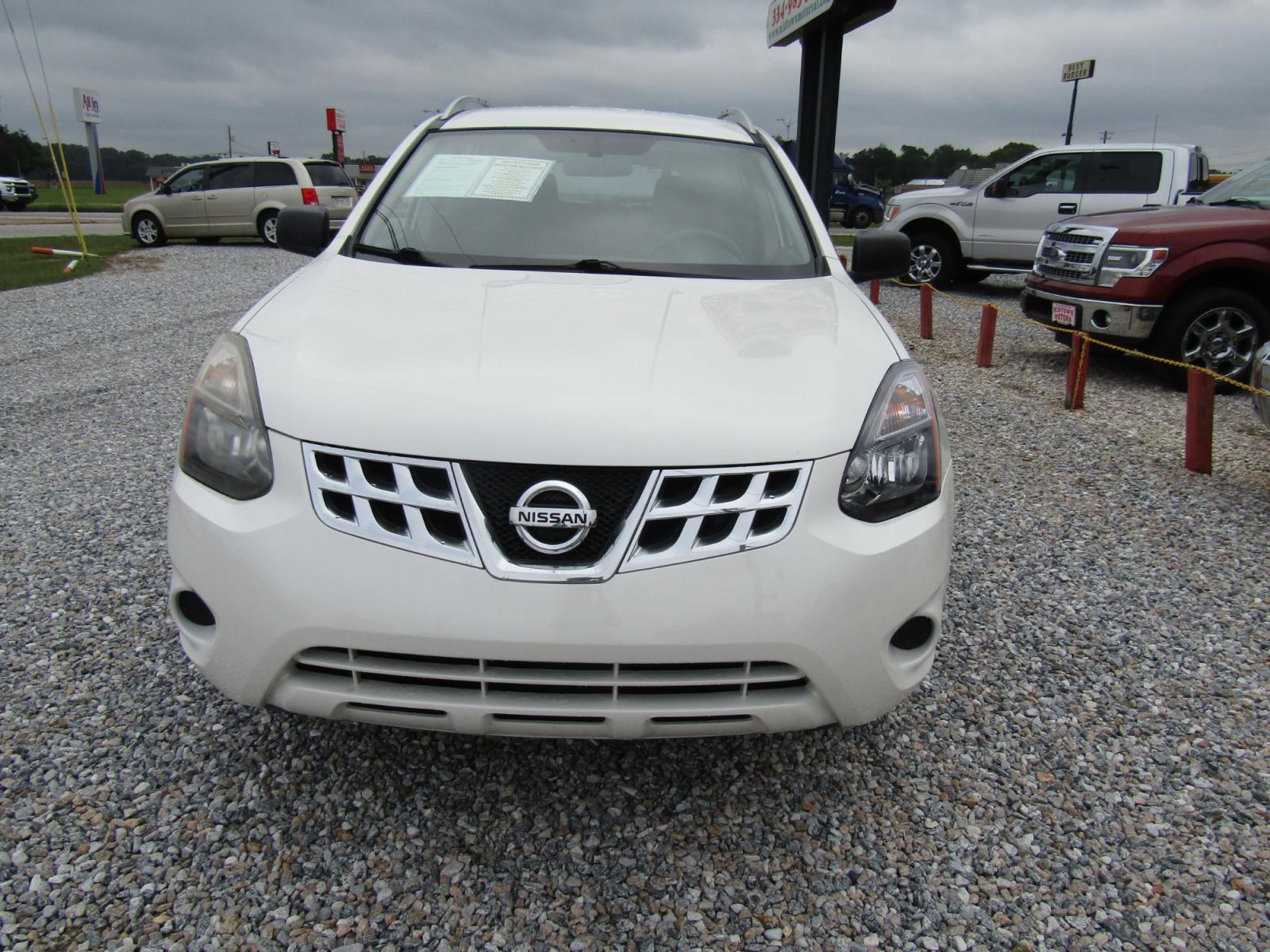 2015 White /Black Nissan Rogue Select S 2WD (JN8AS5MT7FW) with an 2.5L L4 DOHC 16V engine, Automatic transmission, located at 15016 S Hwy 231, Midland City, AL, 36350, (334) 983-3001, 31.306210, -85.495277 - Photo #1