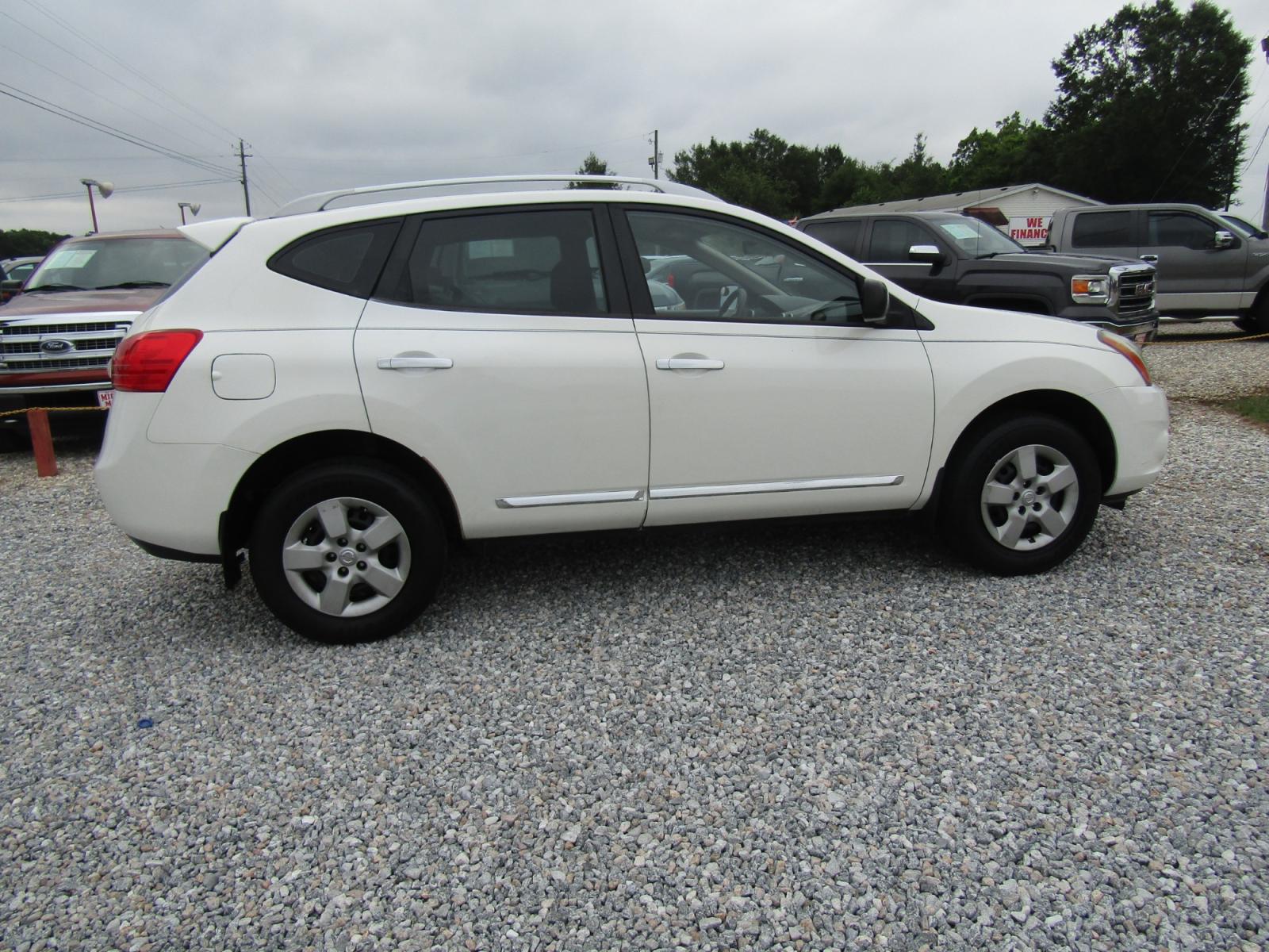 2015 White /Black Nissan Rogue Select S 2WD (JN8AS5MT7FW) with an 2.5L L4 DOHC 16V engine, Automatic transmission, located at 15016 S Hwy 231, Midland City, AL, 36350, (334) 983-3001, 31.306210, -85.495277 - Photo #8