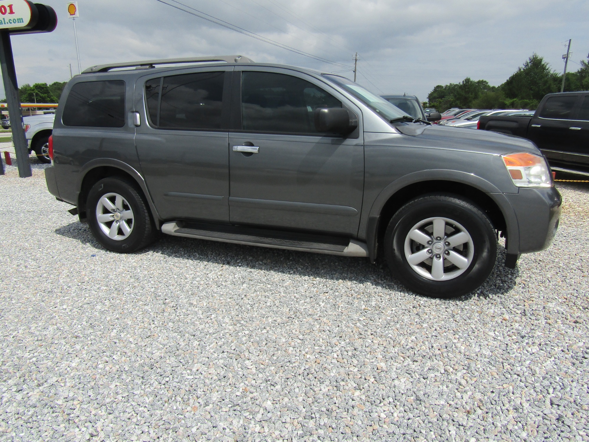photo of 2013 Nissan Armada 