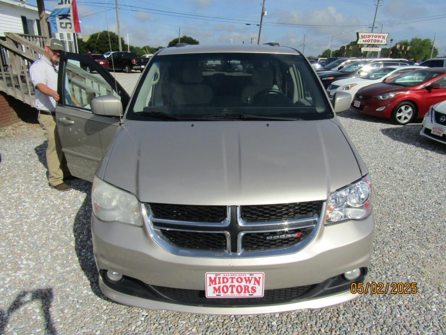 2013 Gold /Tan Dodge Grand Caravan Crew (2C4RDGDG6DR) with an 3.6L V6 DOHC 24V engine, Automatic transmission, located at 15016 S Hwy 231, Midland City, AL, 36350, (334) 983-3001, 31.306210, -85.495277 - Photo#1