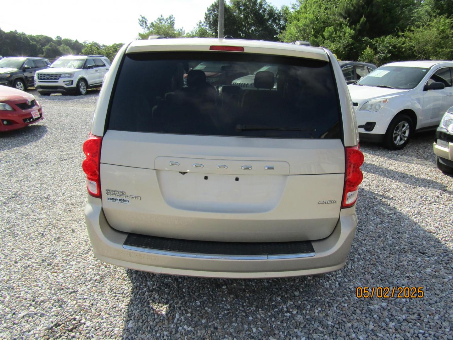 2013 Gold /Tan Dodge Grand Caravan Crew (2C4RDGDG6DR) with an 3.6L V6 DOHC 24V engine, Automatic transmission, located at 15016 S Hwy 231, Midland City, AL, 36350, (334) 983-3001, 31.306210, -85.495277 - Photo#6