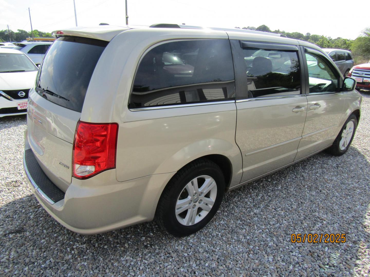 2013 Gold /Tan Dodge Grand Caravan Crew (2C4RDGDG6DR) with an 3.6L V6 DOHC 24V engine, Automatic transmission, located at 15016 S Hwy 231, Midland City, AL, 36350, (334) 983-3001, 31.306210, -85.495277 - Photo#7