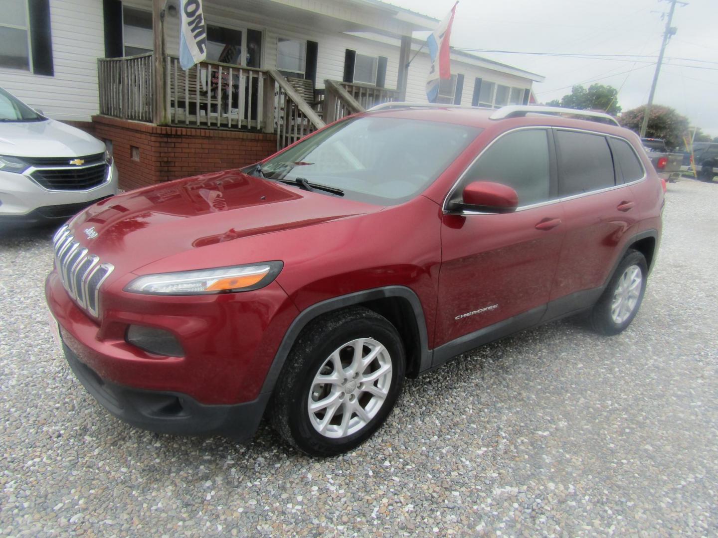 2015 Red Jeep Cherokee Latitude FWD (1C4PJLCS1FW) with an 3.2L V6 DOHC 24V engine, Automatic transmission, located at 15016 S Hwy 231, Midland City, AL, 36350, (334) 983-3001, 31.306210, -85.495277 - Photo#2