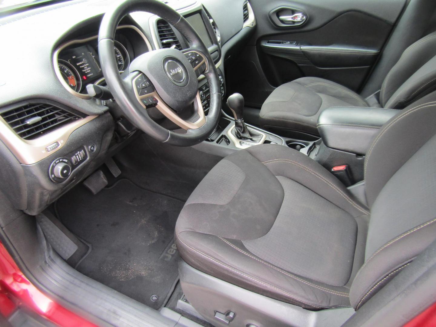 2015 Red Jeep Cherokee Latitude FWD (1C4PJLCS1FW) with an 3.2L V6 DOHC 24V engine, Automatic transmission, located at 15016 S Hwy 231, Midland City, AL, 36350, (334) 983-3001, 31.306210, -85.495277 - Photo#3