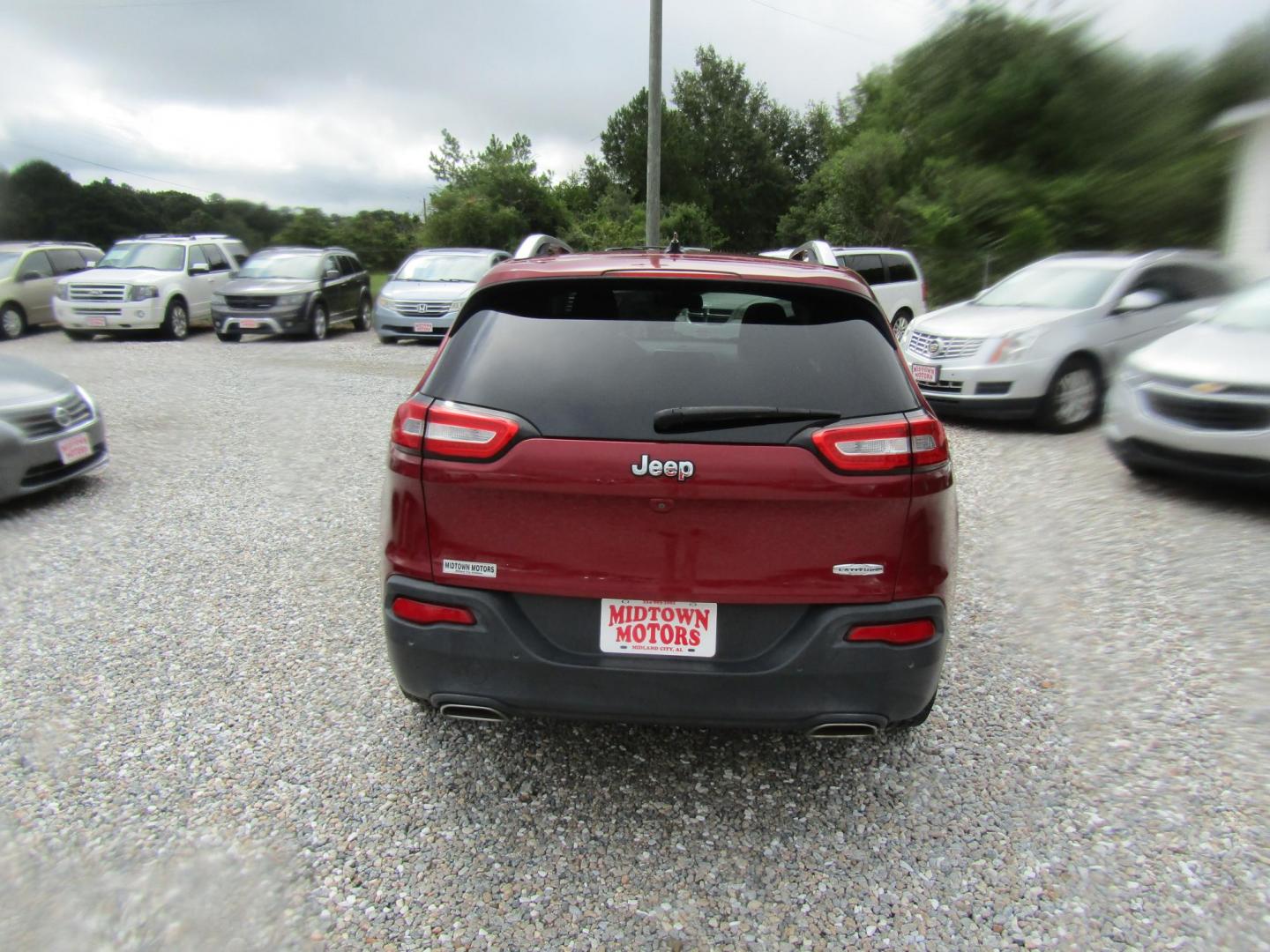 2015 Red Jeep Cherokee Latitude FWD (1C4PJLCS1FW) with an 3.2L V6 DOHC 24V engine, Automatic transmission, located at 15016 S Hwy 231, Midland City, AL, 36350, (334) 983-3001, 31.306210, -85.495277 - Photo#6
