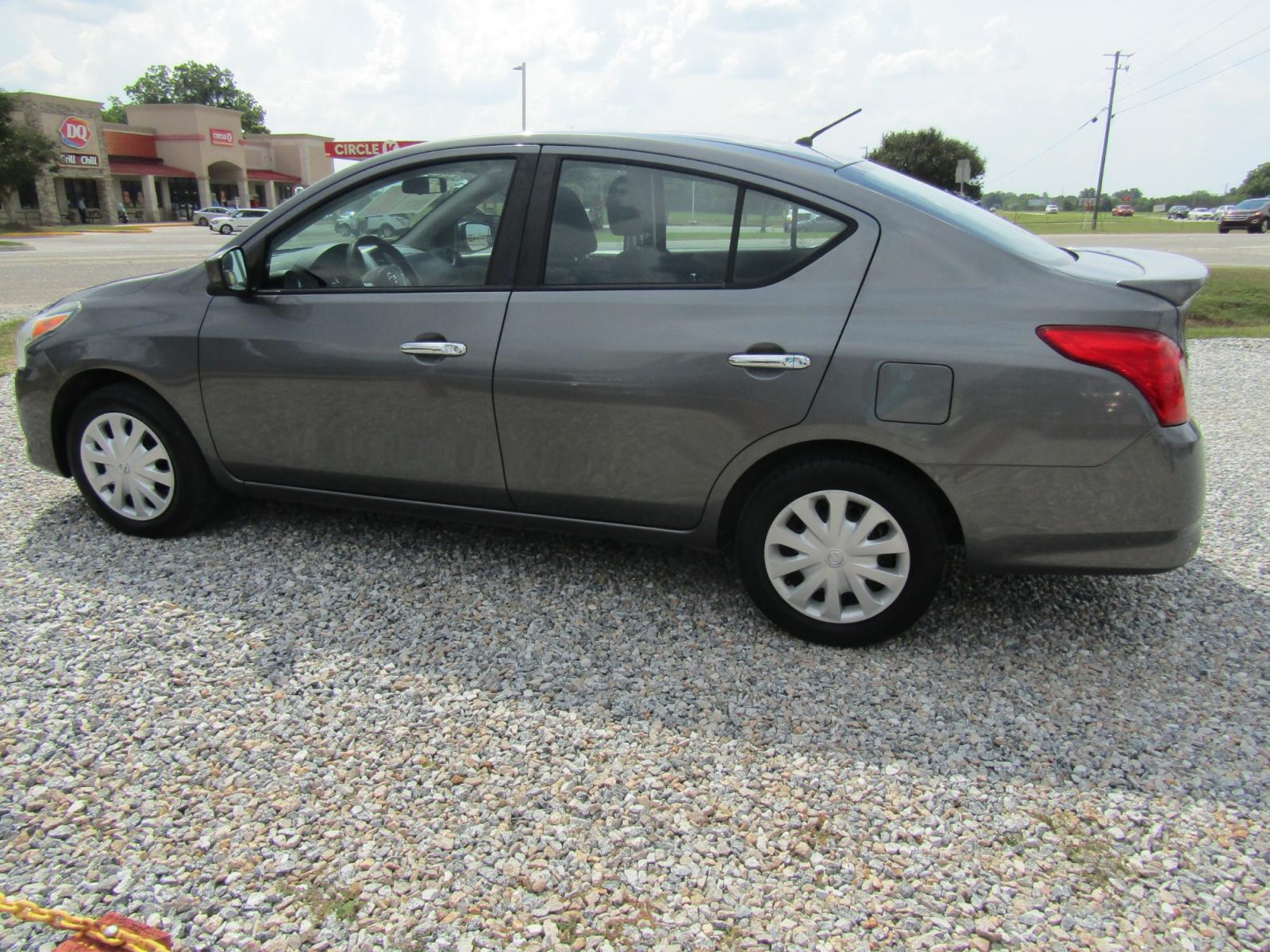 2016 Gray /Gray Nissan Versa 1.6 S 5M (3N1CN7AP6GL) with an 1.6L L4 DOHC 16V engine, Automatic transmission, located at 15016 S Hwy 231, Midland City, AL, 36350, (334) 983-3001, 31.306210, -85.495277 - Photo #5