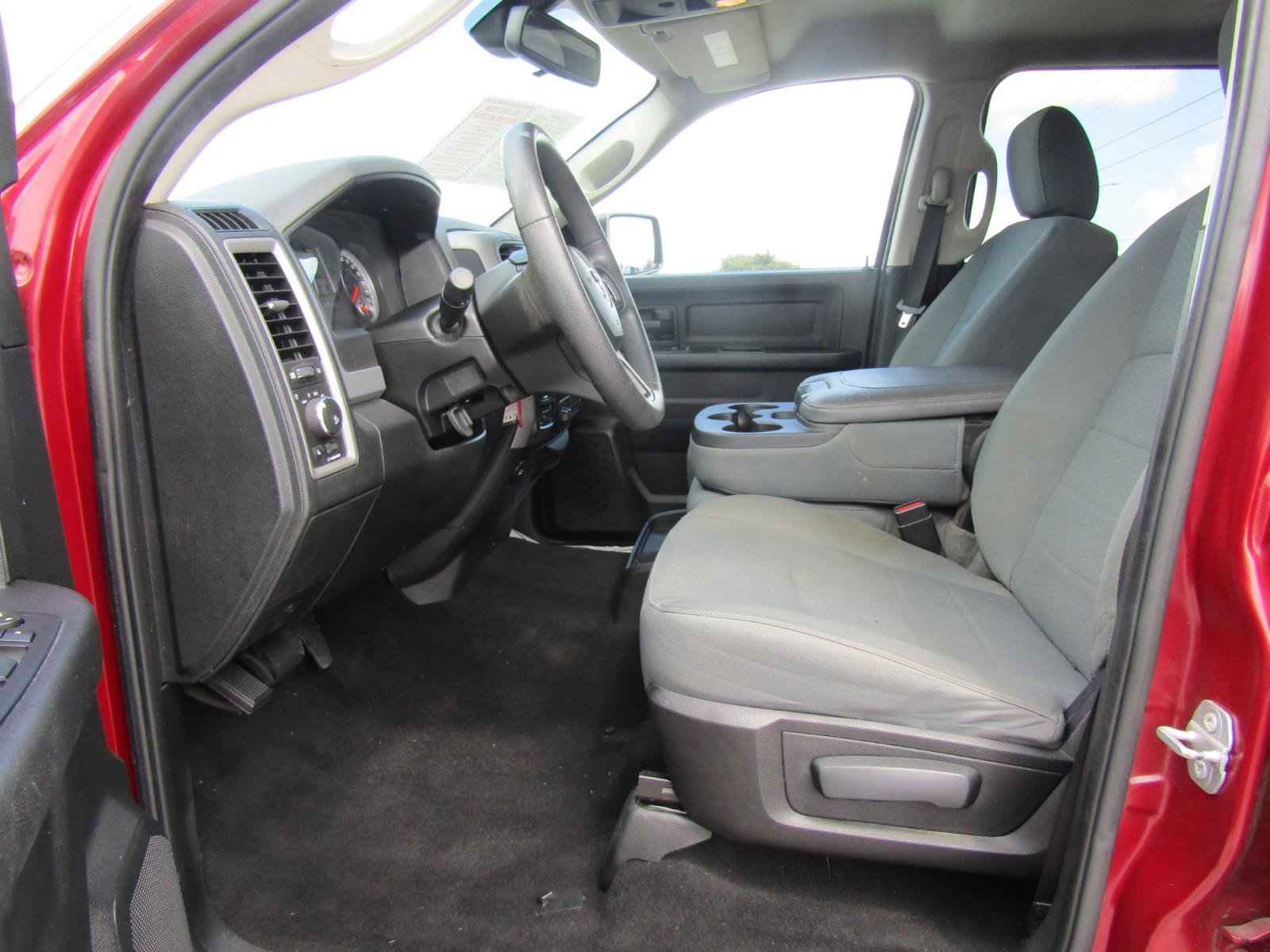 2015 Red /Gray RAM 1500 Tradesman Crew Cab SWB 4WD (1C6RR7KT6FS) with an 5.7L V8 OHV 16V engine, Automatic transmission, located at 15016 S Hwy 231, Midland City, AL, 36350, (334) 983-3001, 31.306210, -85.495277 - Photo #3