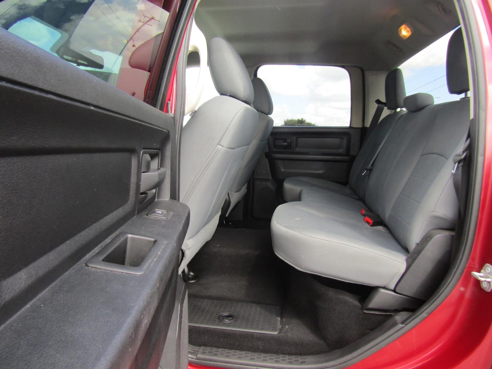 2015 Red /Gray RAM 1500 Tradesman Crew Cab SWB 4WD (1C6RR7KT6FS) with an 5.7L V8 OHV 16V engine, Automatic transmission, located at 15016 S Hwy 231, Midland City, AL, 36350, (334) 983-3001, 31.306210, -85.495277 - Photo #4