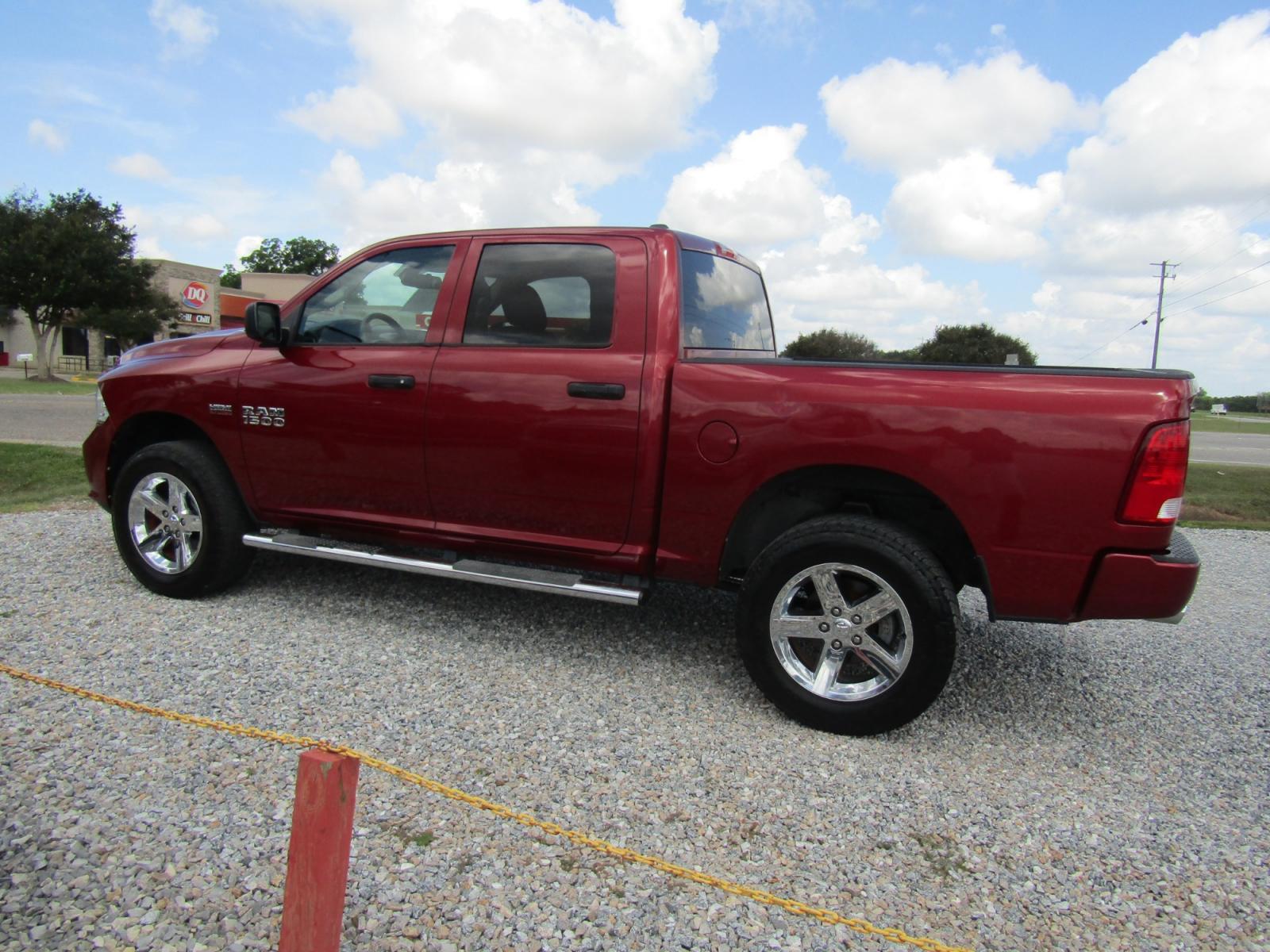 2015 Red /Gray RAM 1500 Tradesman Crew Cab SWB 4WD (1C6RR7KT6FS) with an 5.7L V8 OHV 16V engine, Automatic transmission, located at 15016 S Hwy 231, Midland City, AL, 36350, (334) 983-3001, 31.306210, -85.495277 - Photo #5