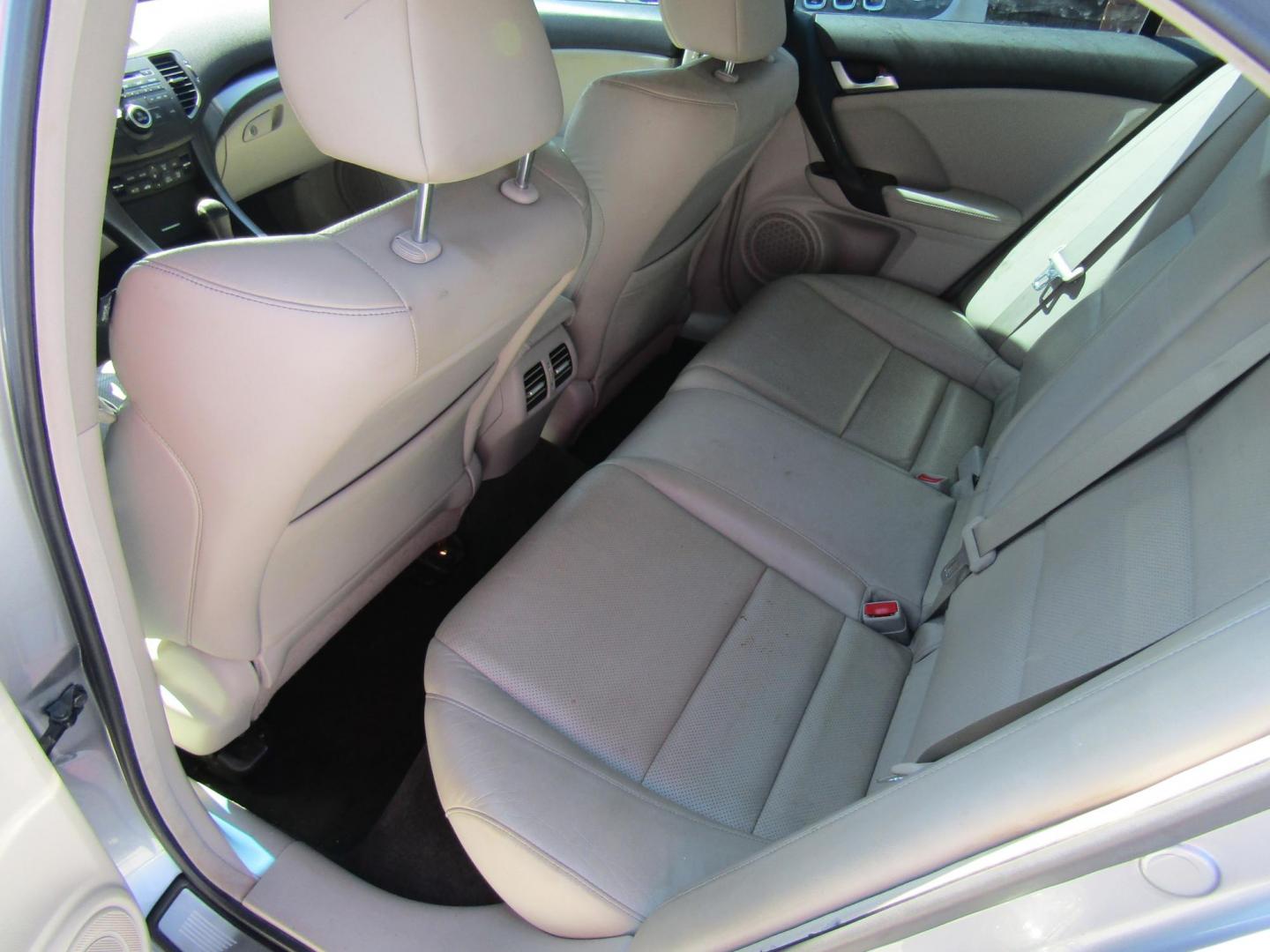 2011 Gray Acura TSX 5-Speed AT with Tech Package (JH4CU2F63BC) with an 2.4L L4 DOHC 16V engine, Automatic transmission, located at 15016 S Hwy 231, Midland City, AL, 36350, (334) 983-3001, 31.306210, -85.495277 - Photo#4