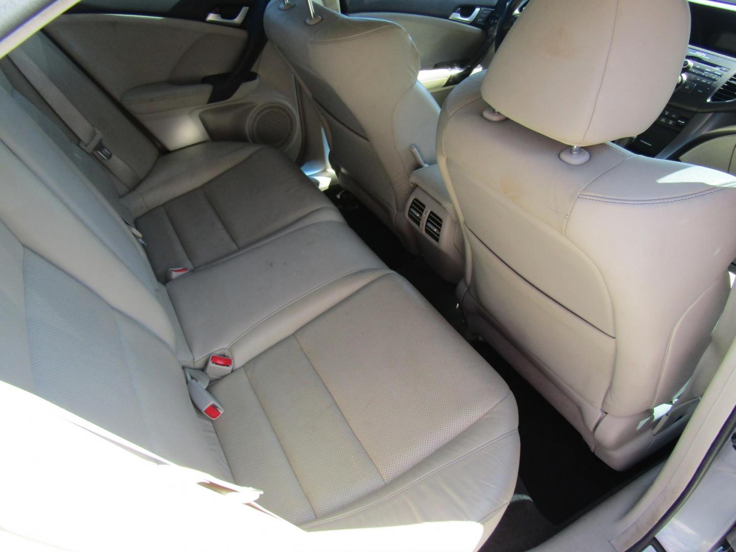 2011 Gray Acura TSX 5-Speed AT with Tech Package (JH4CU2F63BC) with an 2.4L L4 DOHC 16V engine, Automatic transmission, located at 15016 S Hwy 231, Midland City, AL, 36350, (334) 983-3001, 31.306210, -85.495277 - Photo#8