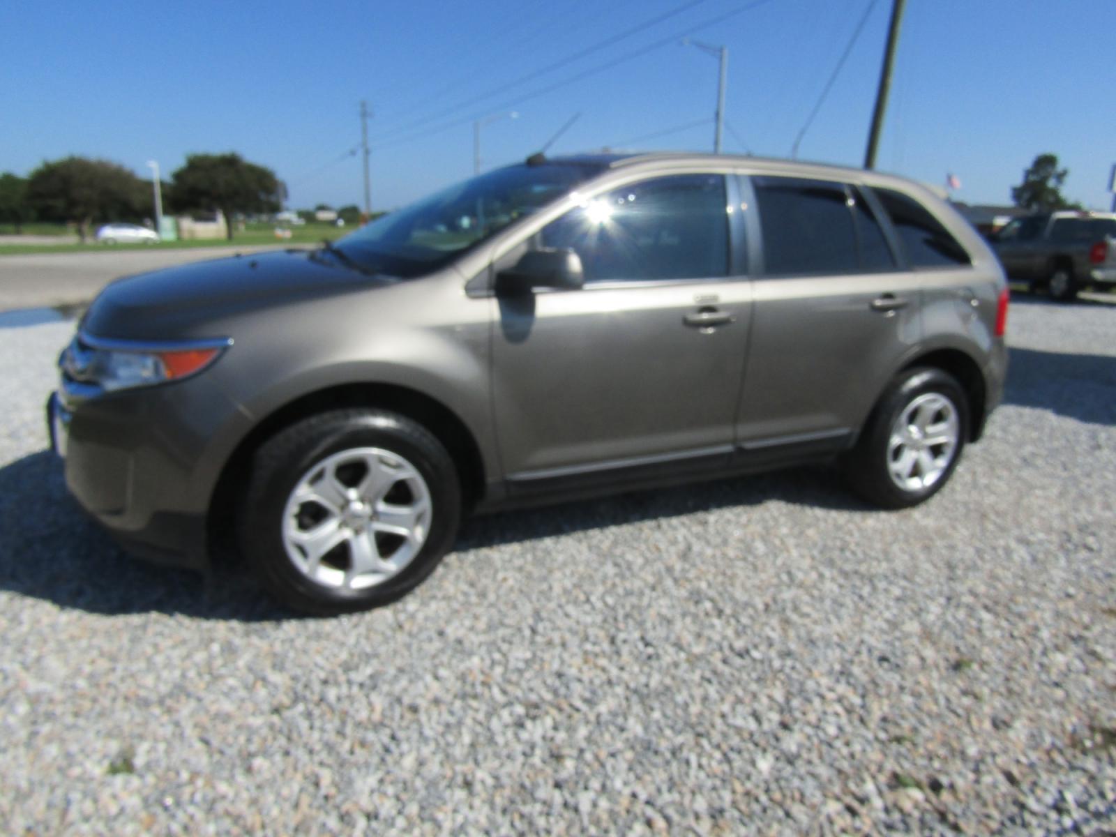 2013 Brown Ford Edge SEL FWD (2FMDK3JC2DB) with an 3.5L V6 DOHC 24V engine, Automatic transmission, located at 15016 S Hwy 231, Midland City, AL, 36350, (334) 983-3001, 31.306210, -85.495277 - Photo #2